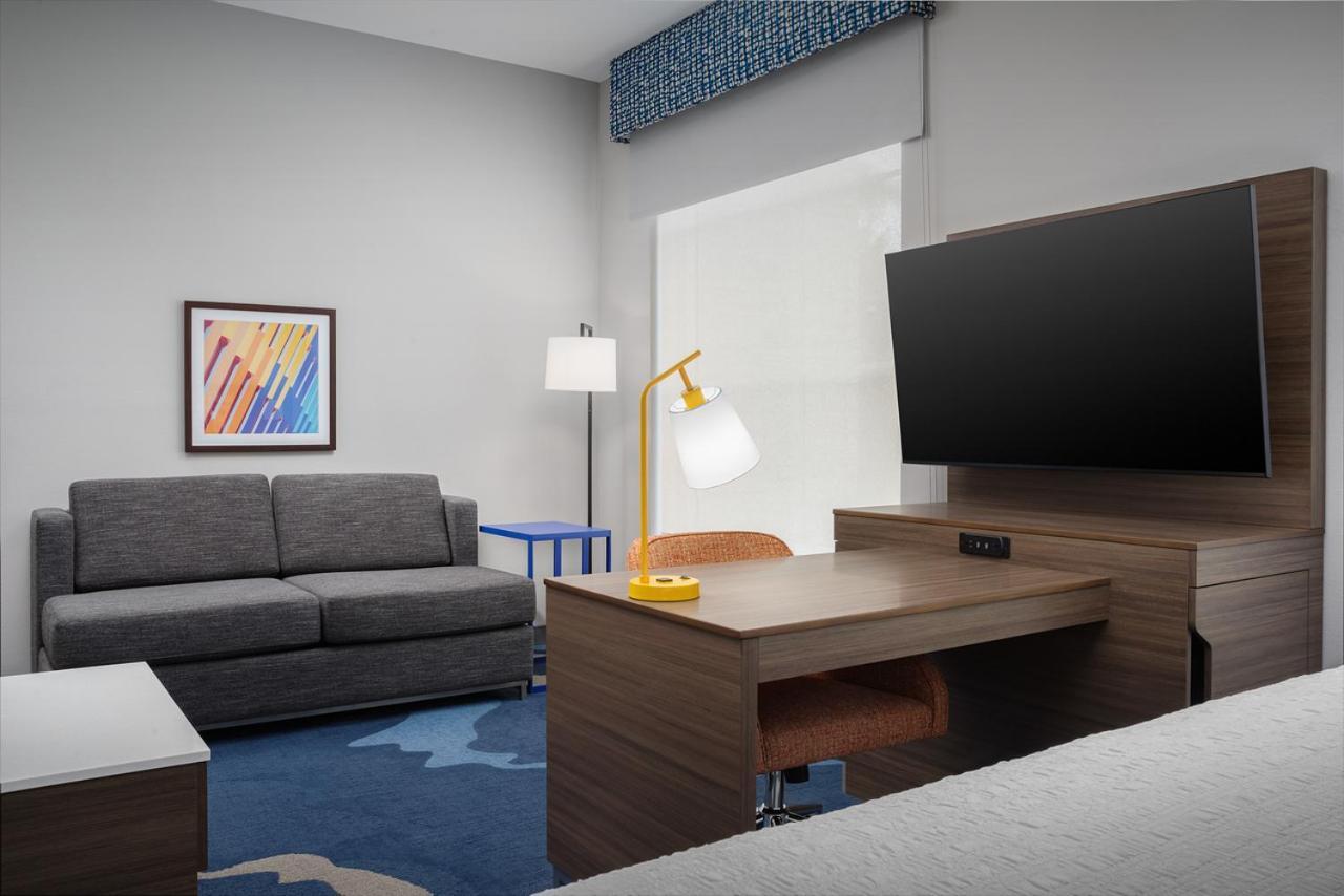 Hampton Inn & Suites Naples South photo 20