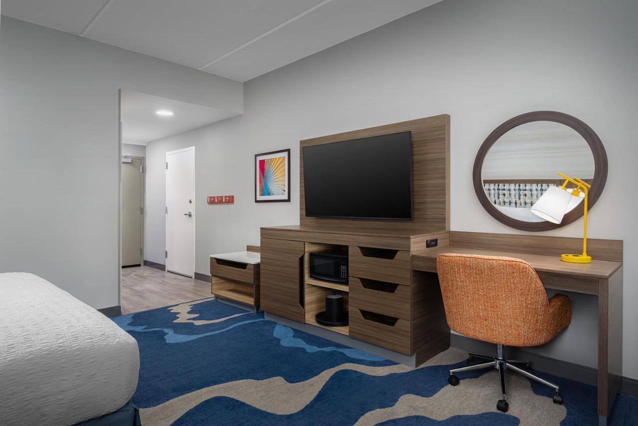 Hampton Inn & Suites Naples South photo 24