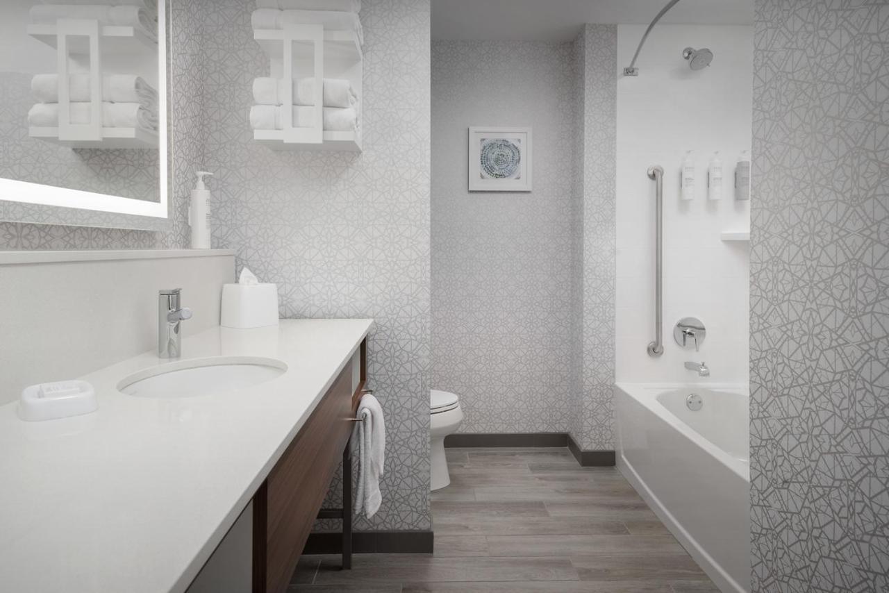 Hampton Inn & Suites Naples South photo 27