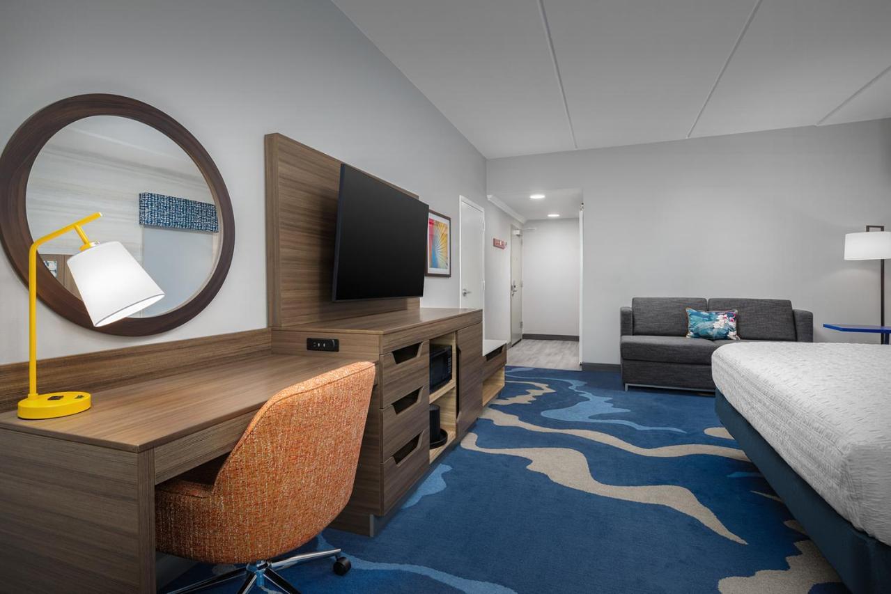 Hampton Inn & Suites Naples South photo 28