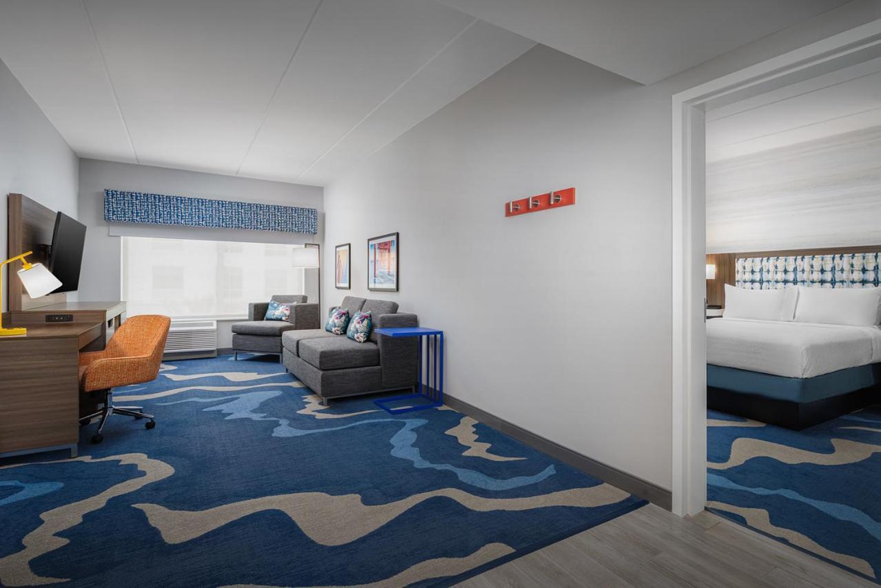 Hampton Inn & Suites Naples South photo 32
