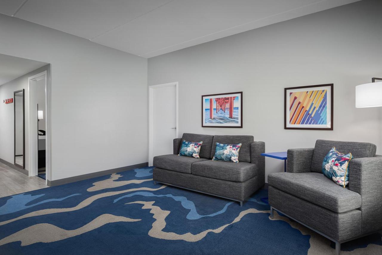Hampton Inn & Suites Naples South photo 35