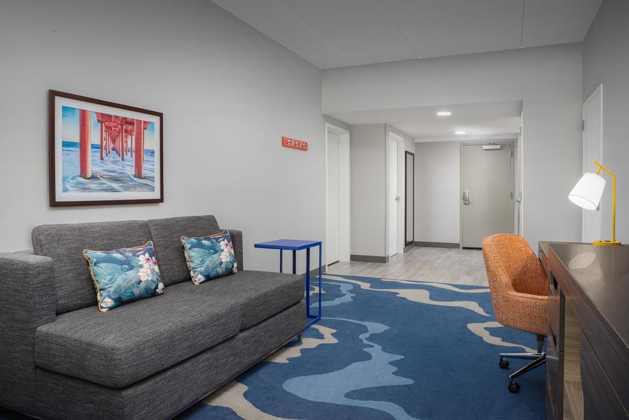 Hampton Inn & Suites Naples South photo 34
