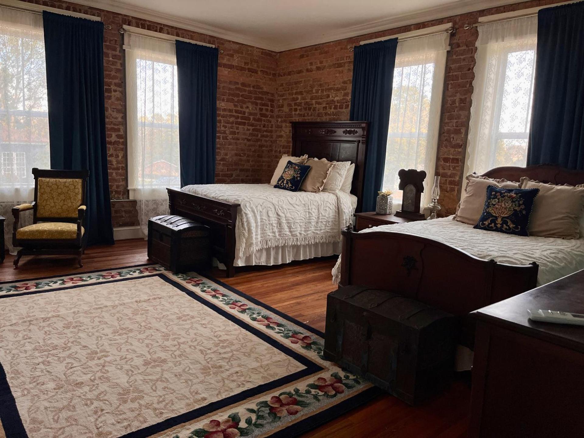 Tanglewood Inn photo 13