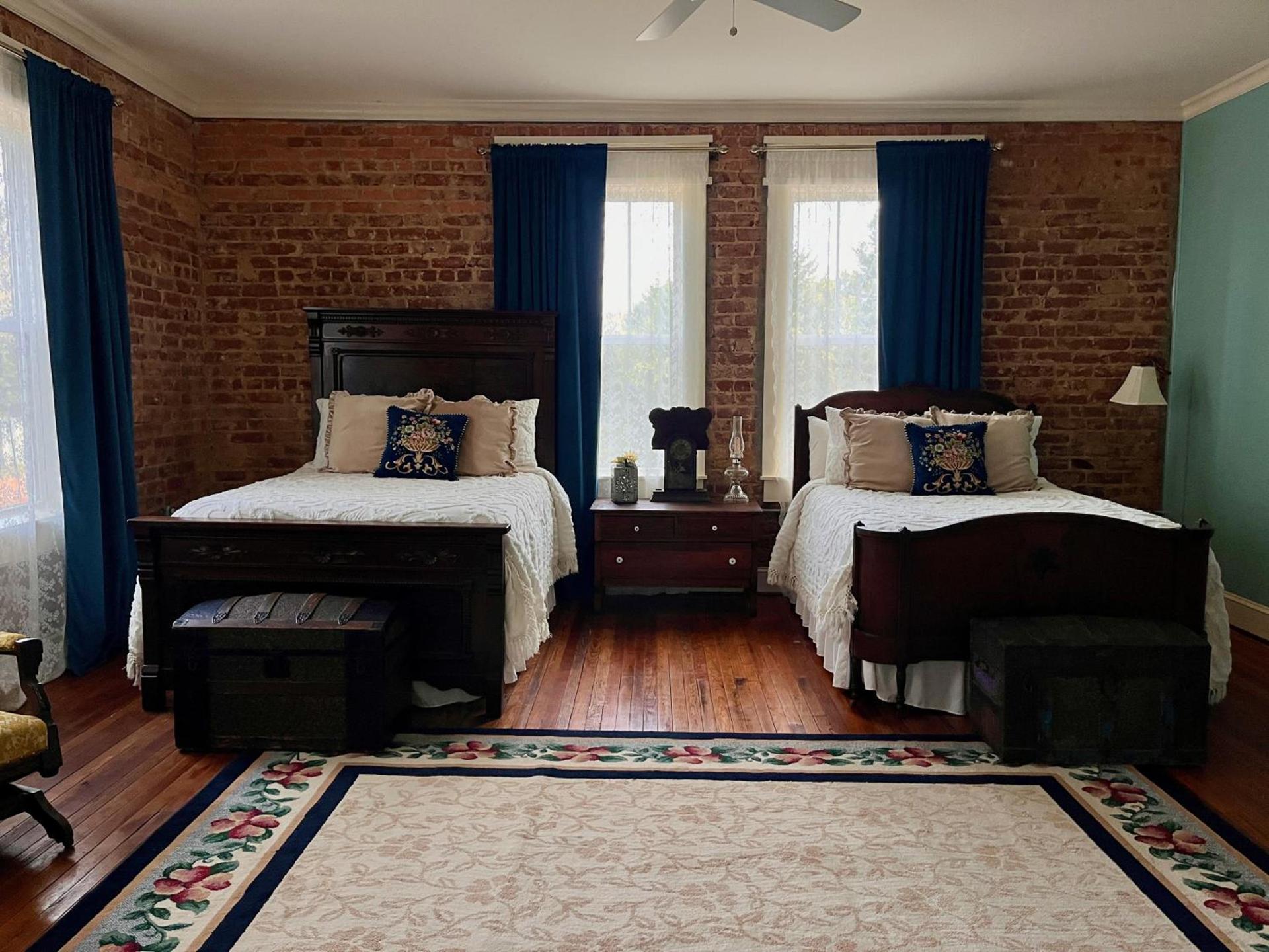 Tanglewood Inn photo 3
