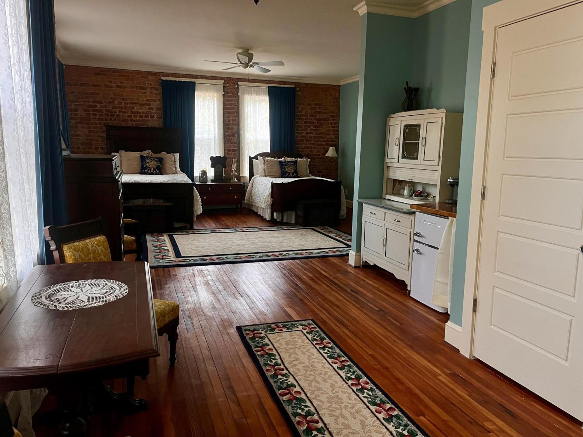 Tanglewood Inn photo 20