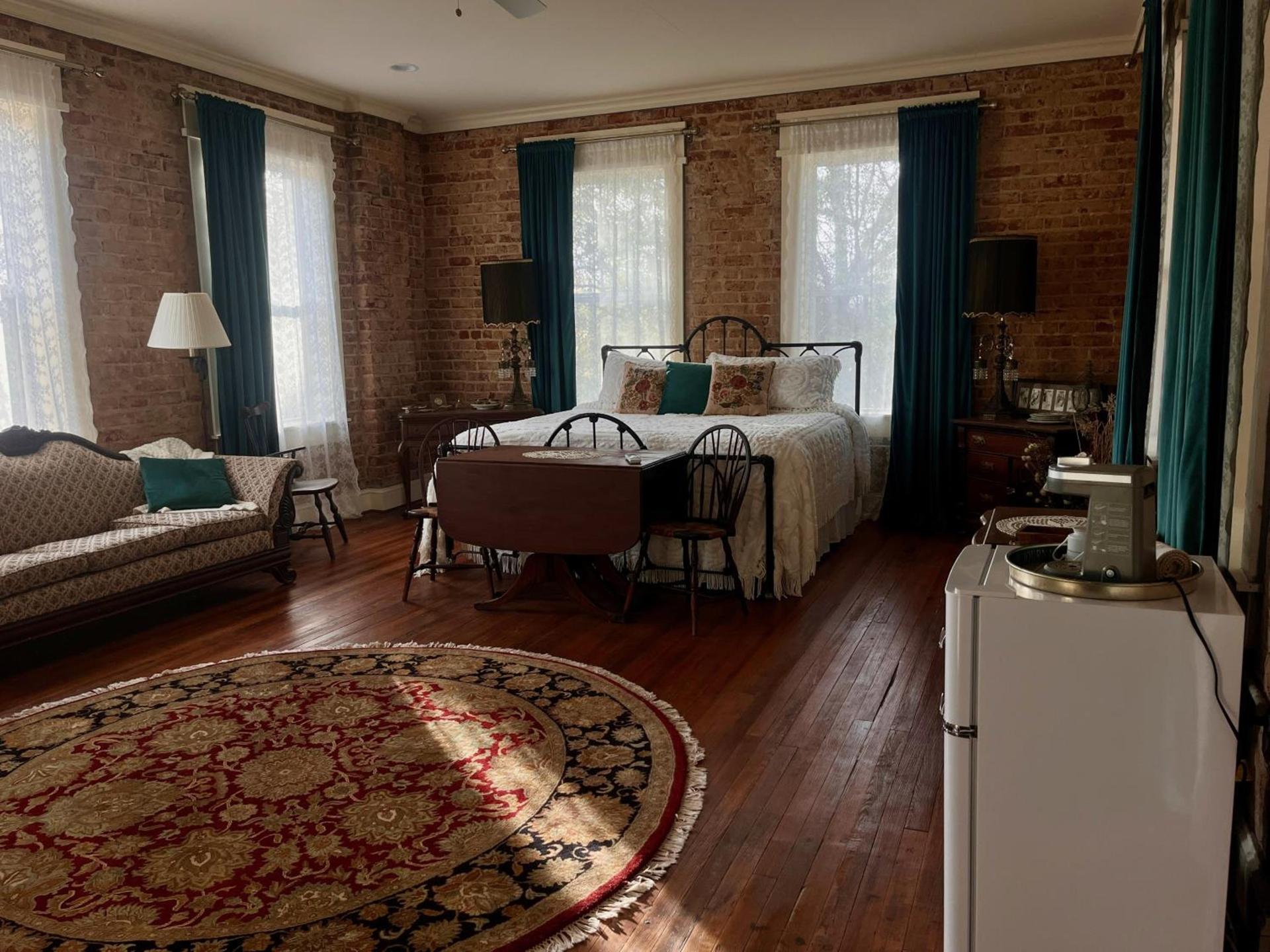 Tanglewood Inn photo 5
