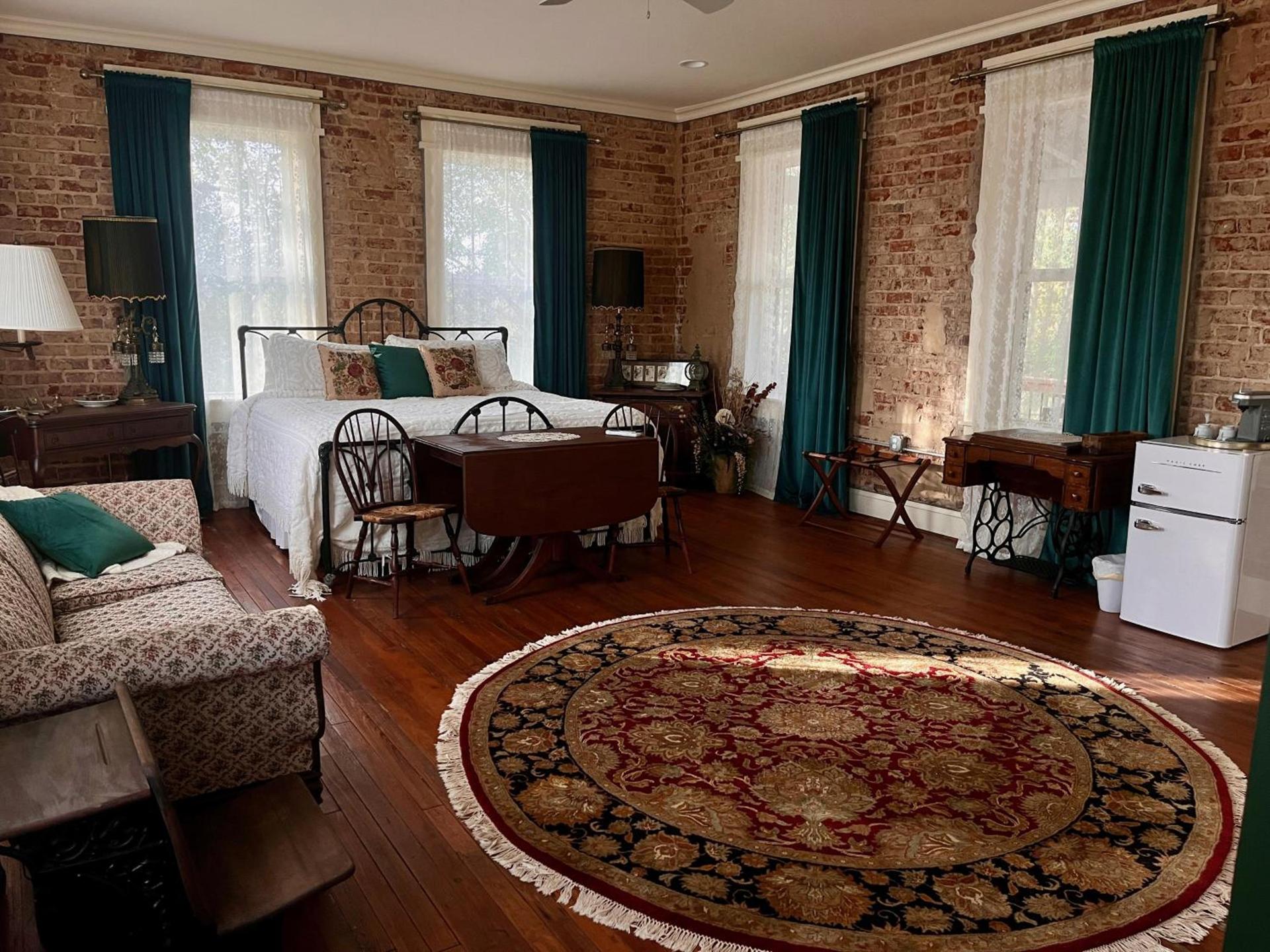 Tanglewood Inn photo 8