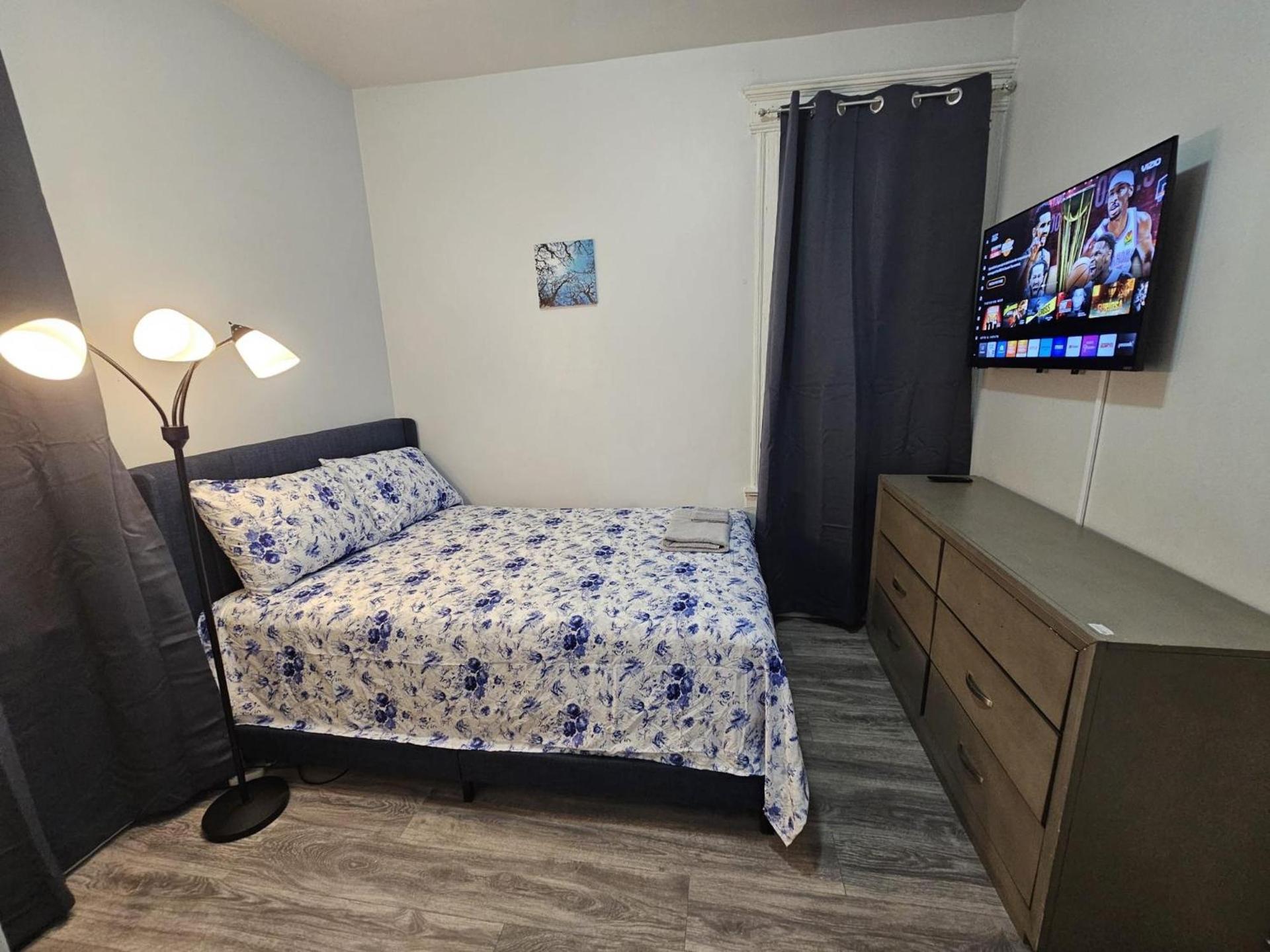 3F8-Chelsea Suites In-Unit washer dryer and TV photo 22