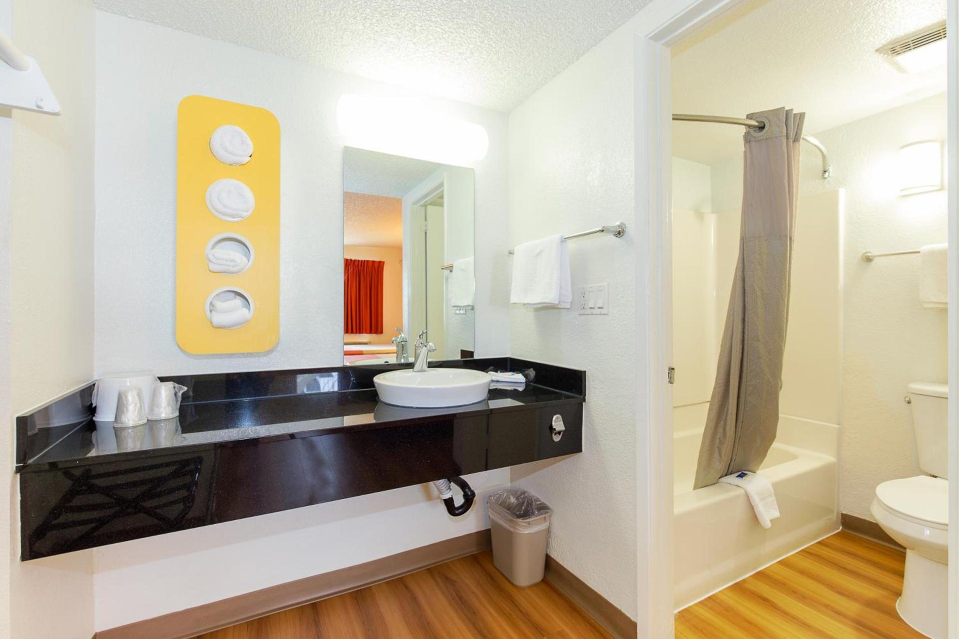 Motel 6 Hayward, CA- Silicon Valley Gateway photo 24