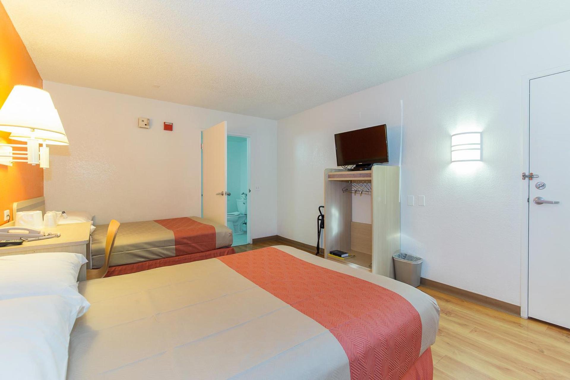 Motel 6 Hayward, CA- Silicon Valley Gateway photo 23
