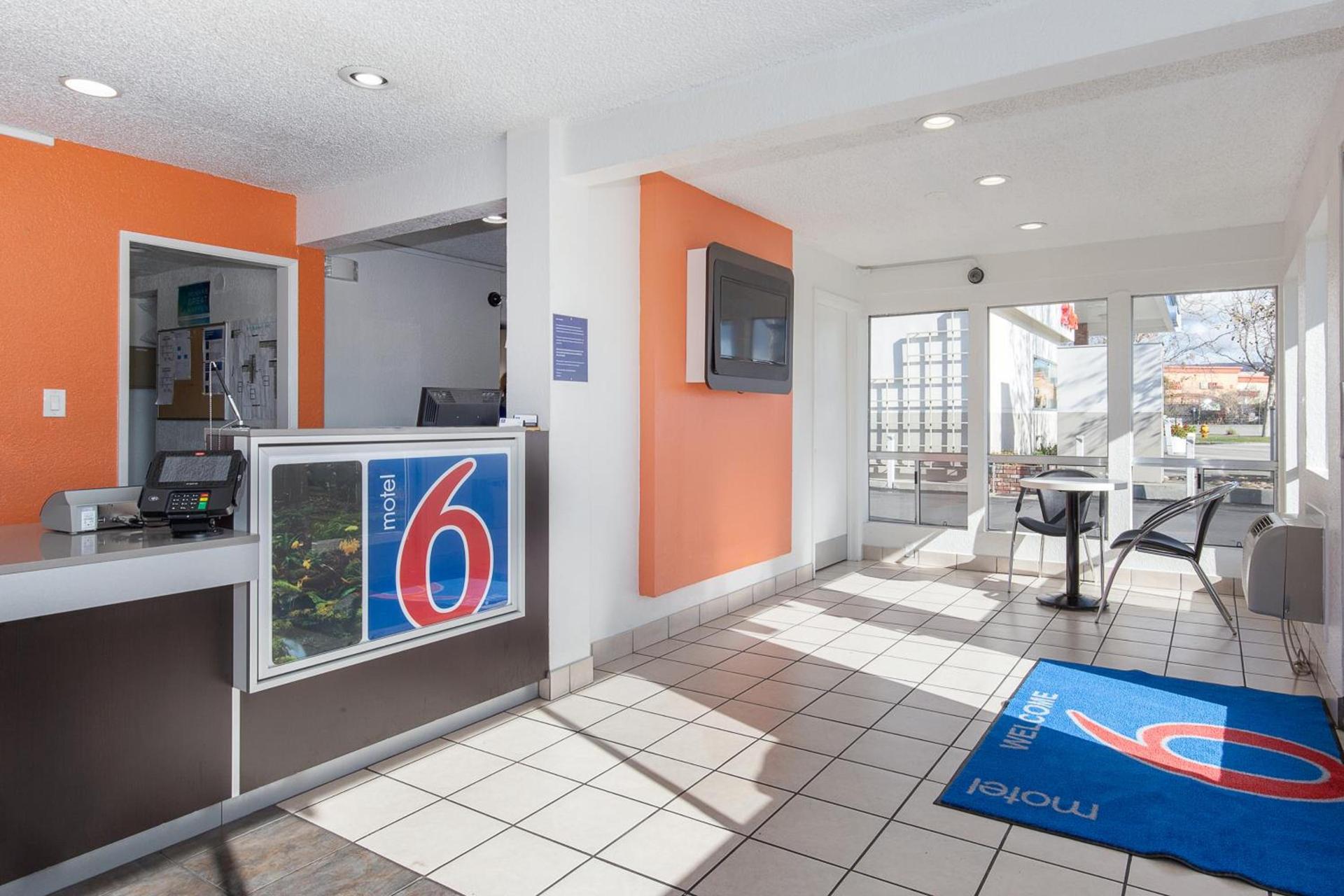 Motel 6 Hayward, CA- Silicon Valley Gateway photo 9