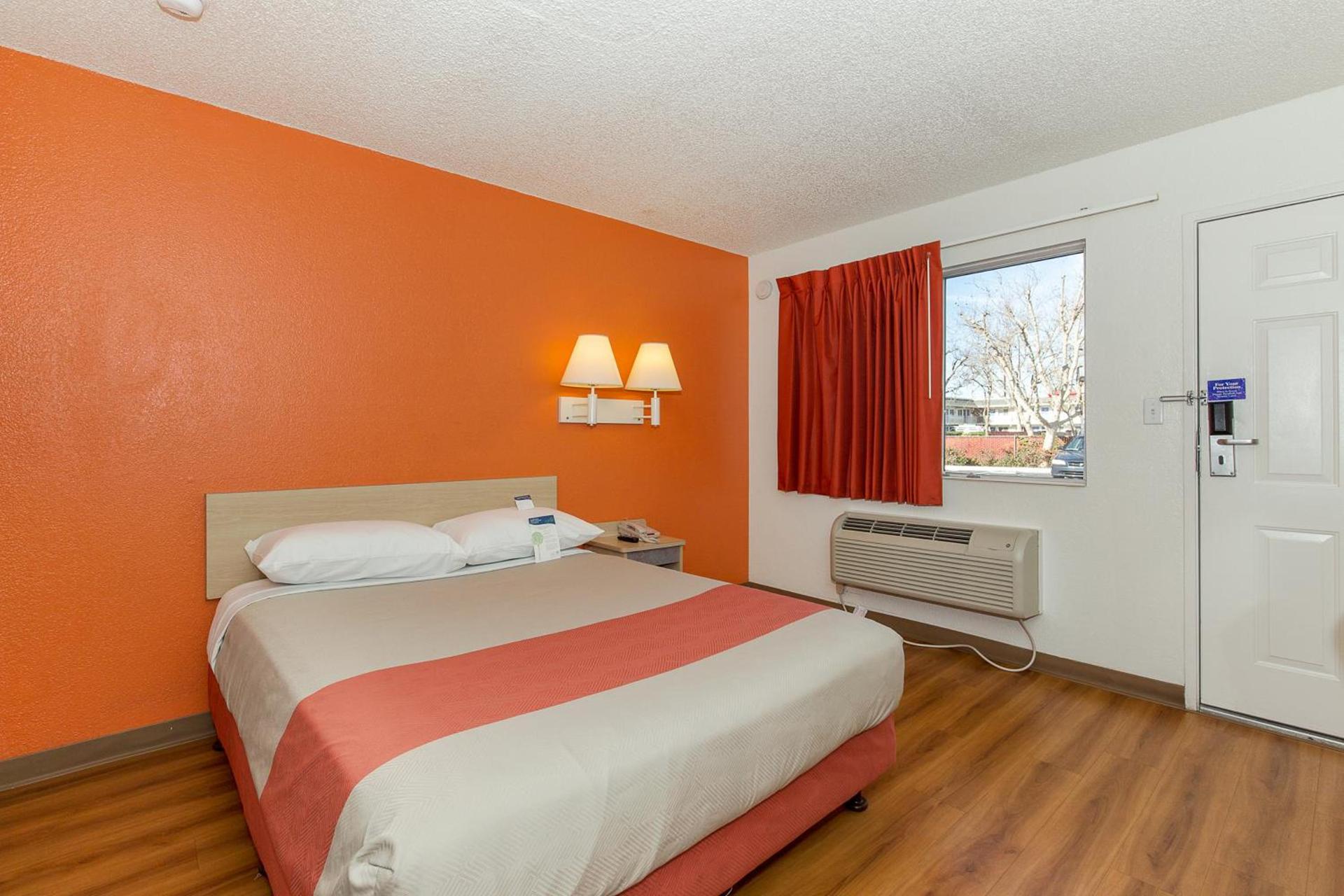 Motel 6 Hayward, CA- Silicon Valley Gateway photo 30
