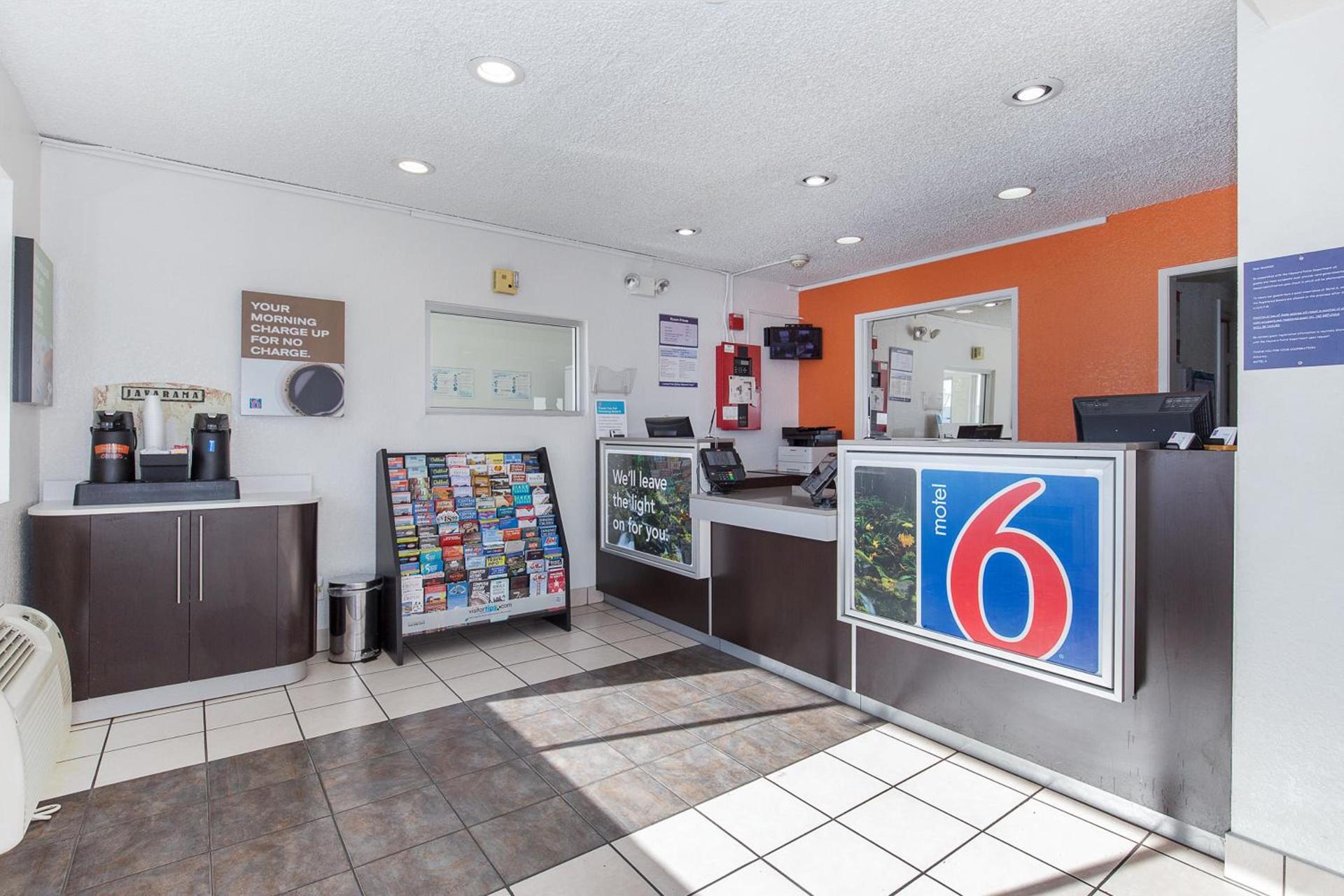 Motel 6 Hayward, CA- Silicon Valley Gateway photo 11
