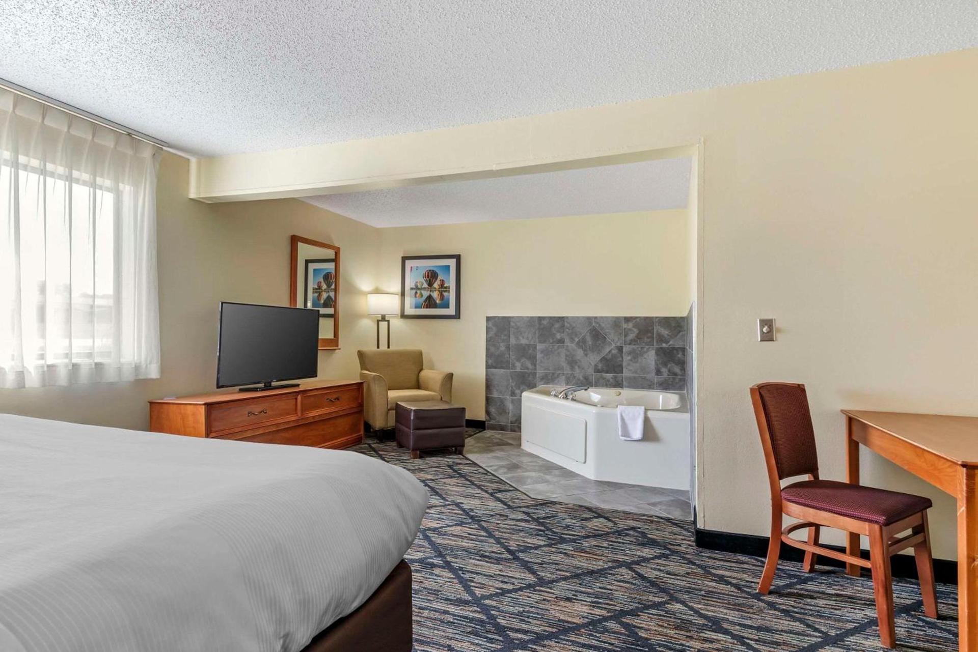 Quality Inn Indianola photo 27