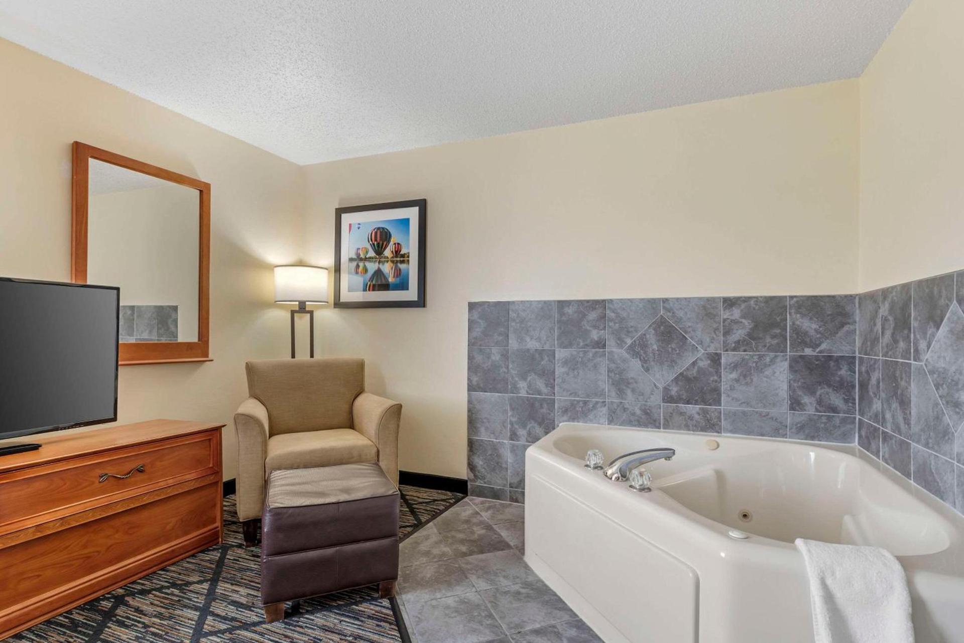 Quality Inn Indianola photo 28