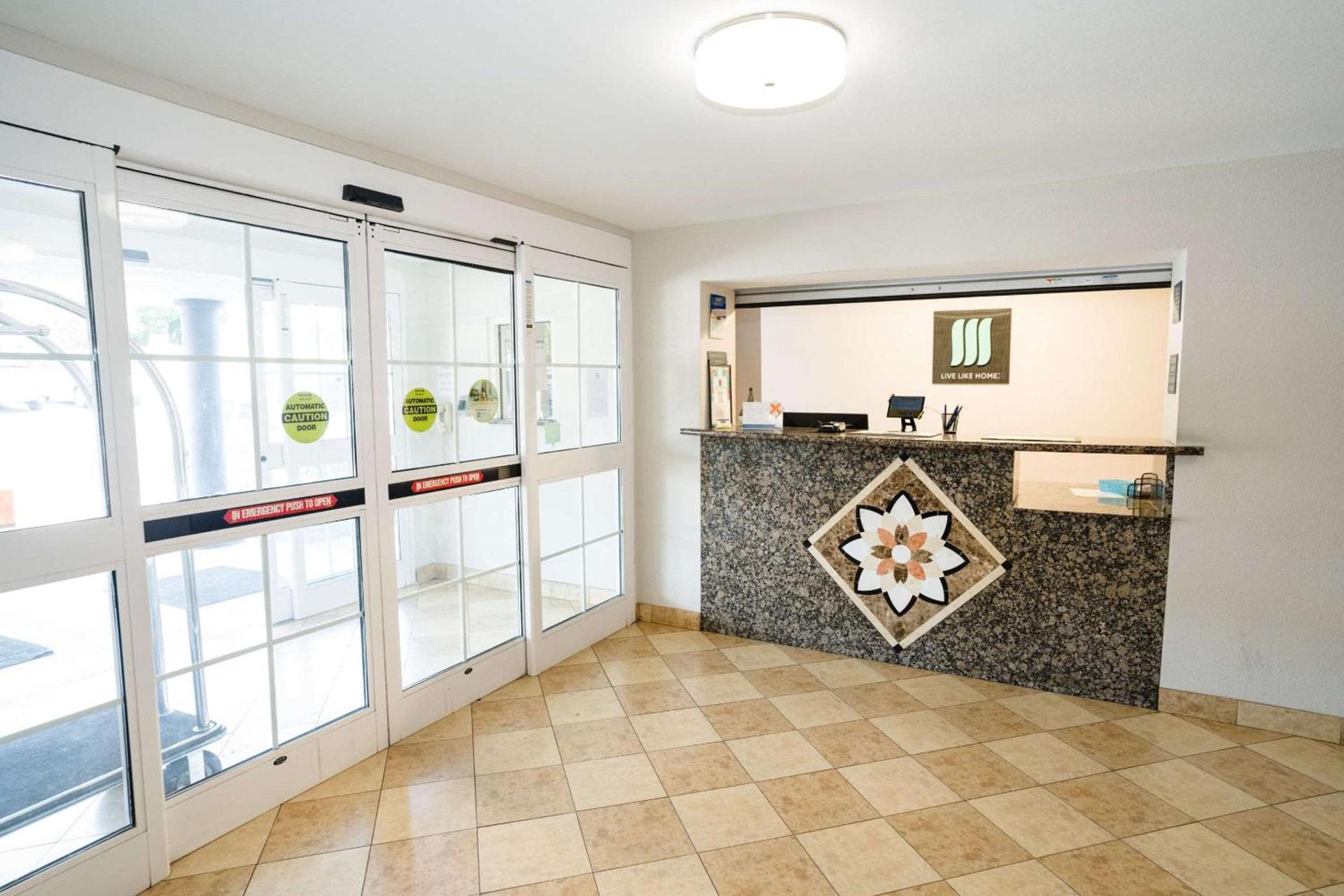MainStay Suites Knoxville North I-75 photo 2