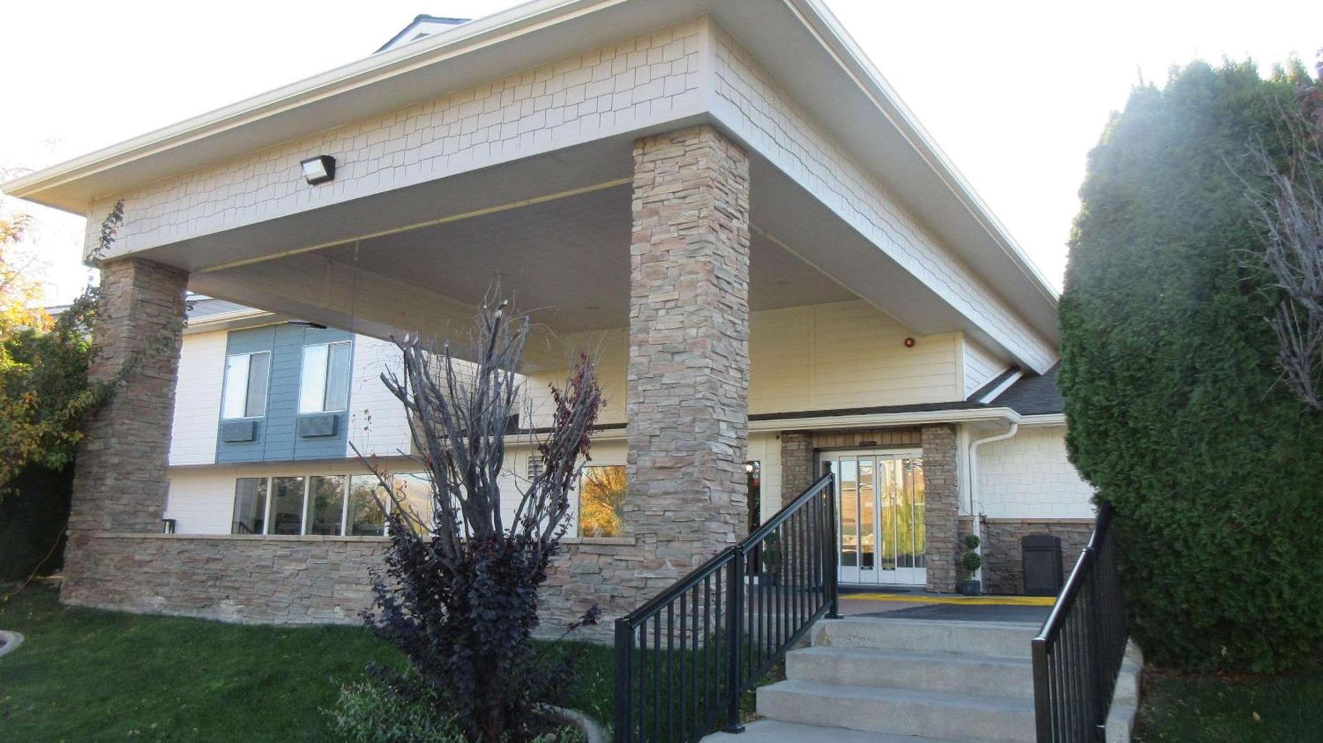 Clarion Pointe Wenatchee photo 2