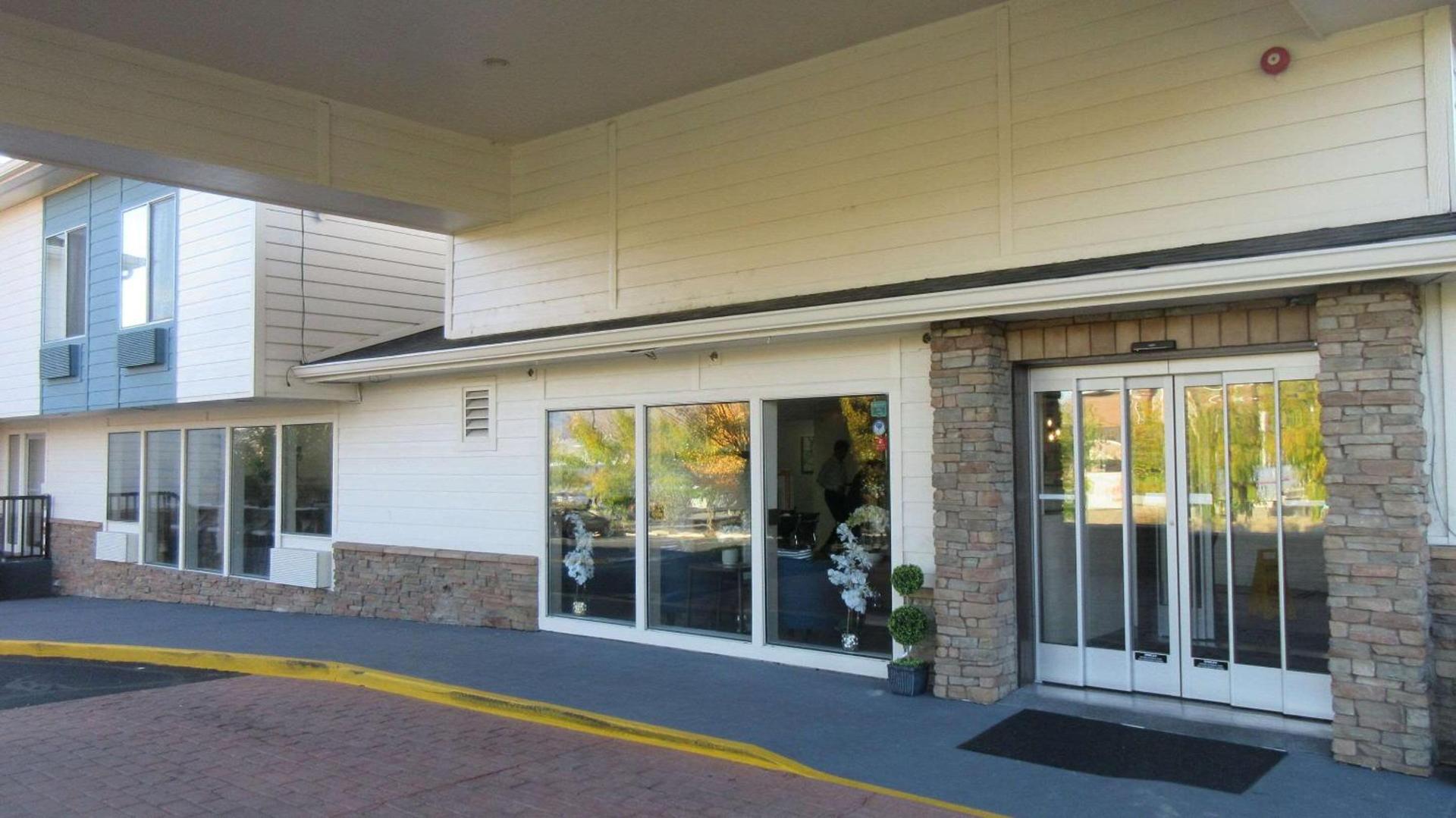 Clarion Pointe Wenatchee photo 3
