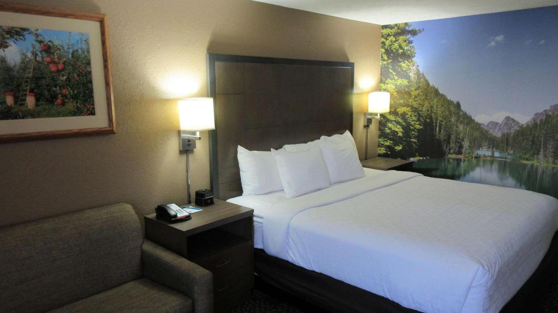 Clarion Pointe Wenatchee photo 10