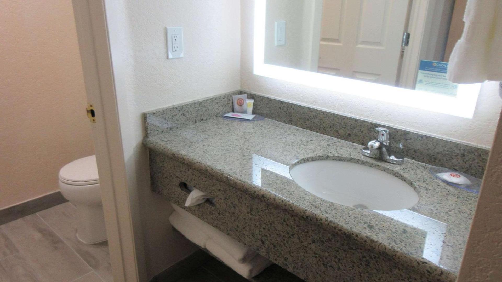 Clarion Pointe Wenatchee photo 14