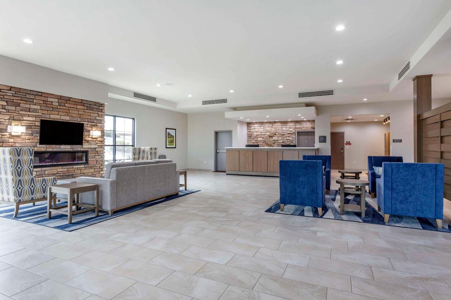 Comfort Suites Scottsdale Talking Stick Entertainment District photo 3