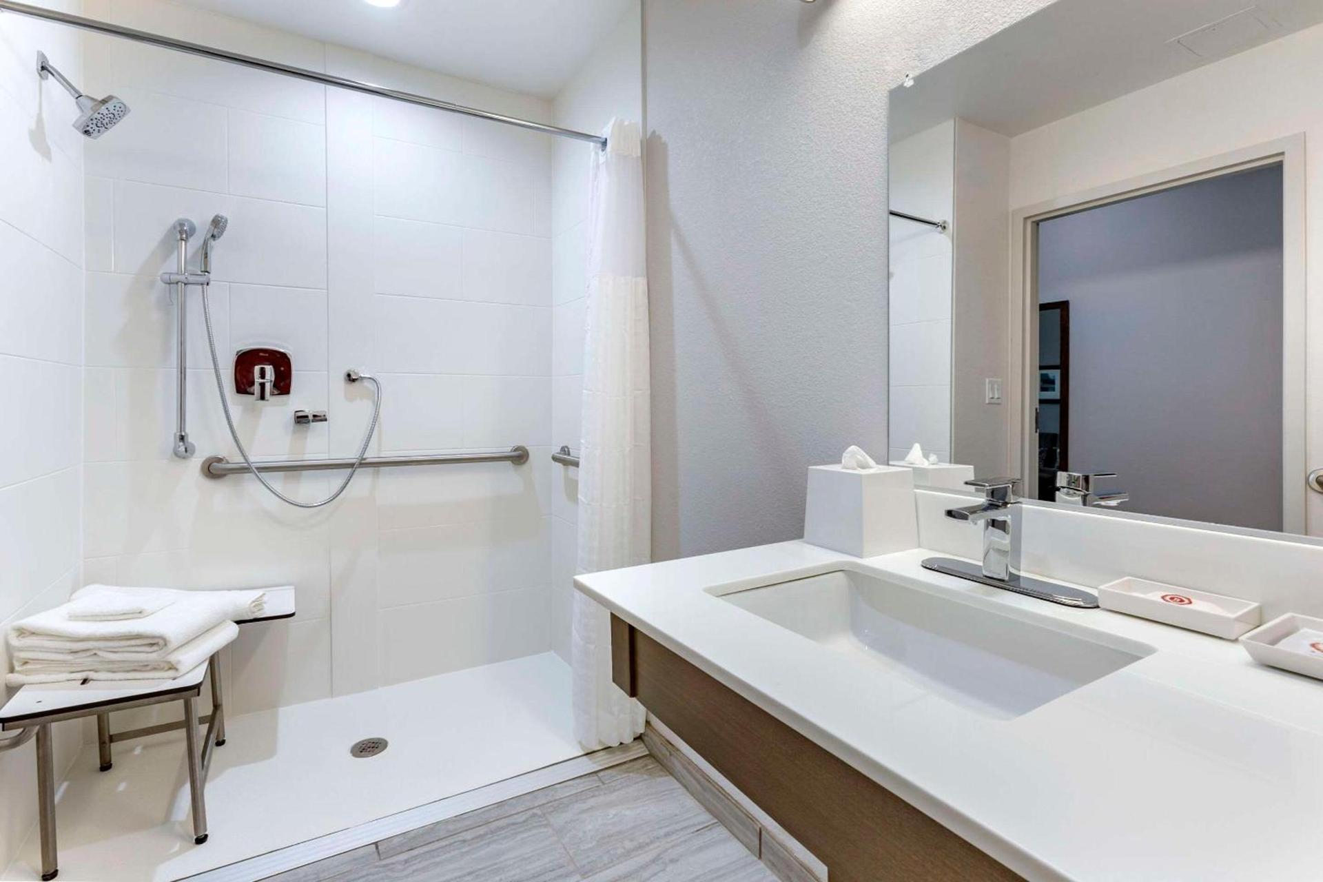 Comfort Suites Scottsdale Talking Stick Entertainment District photo 6
