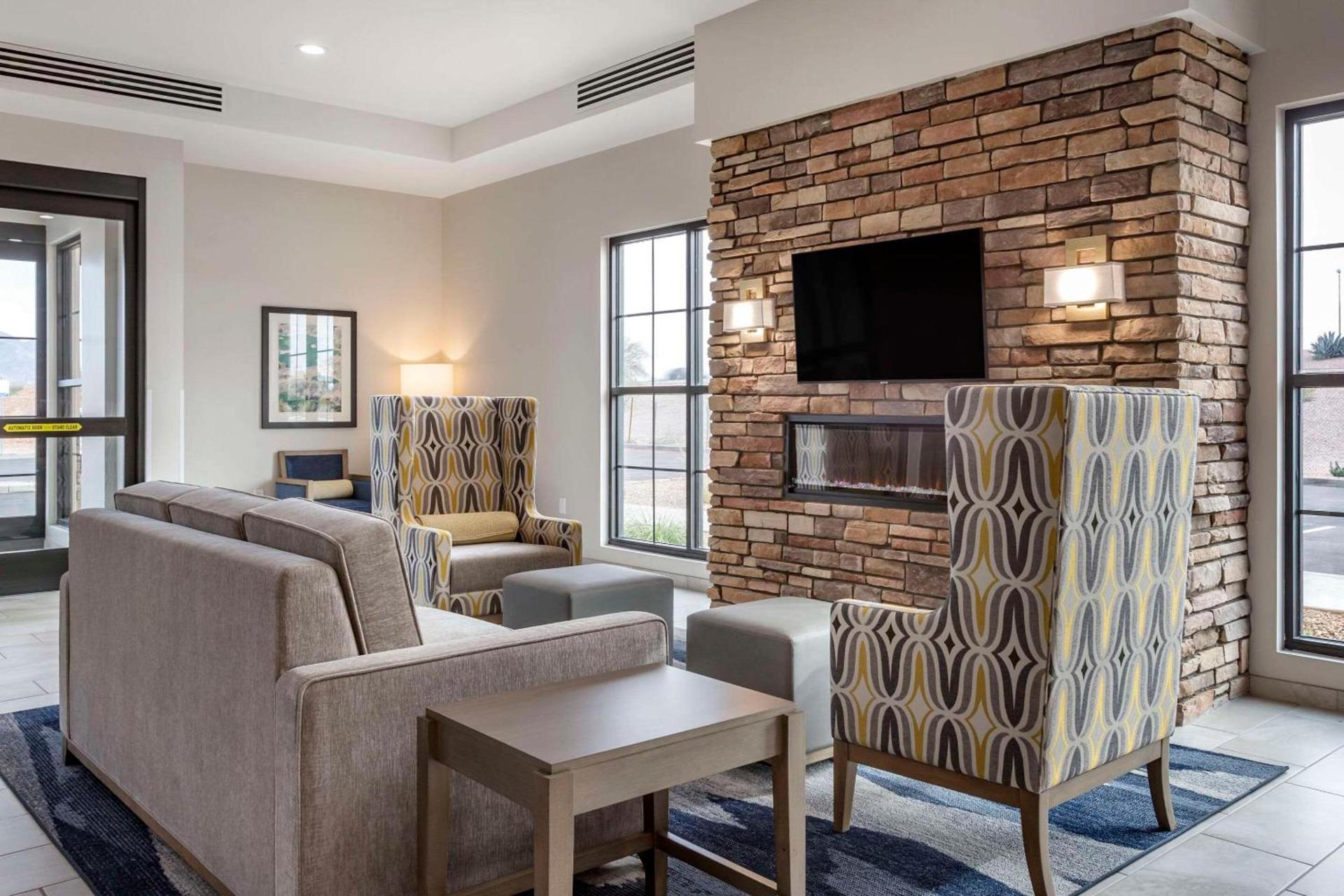 Comfort Suites Scottsdale Talking Stick Entertainment District photo 5