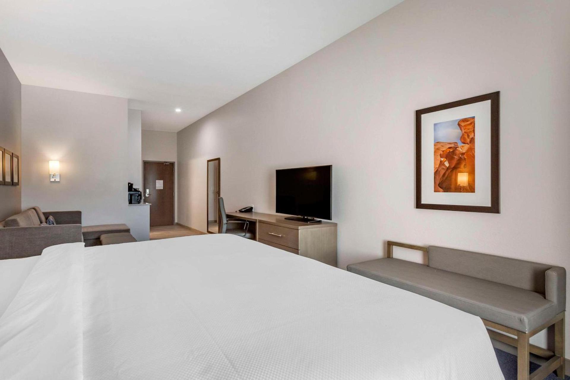 Comfort Suites Scottsdale Talking Stick Entertainment District photo 8