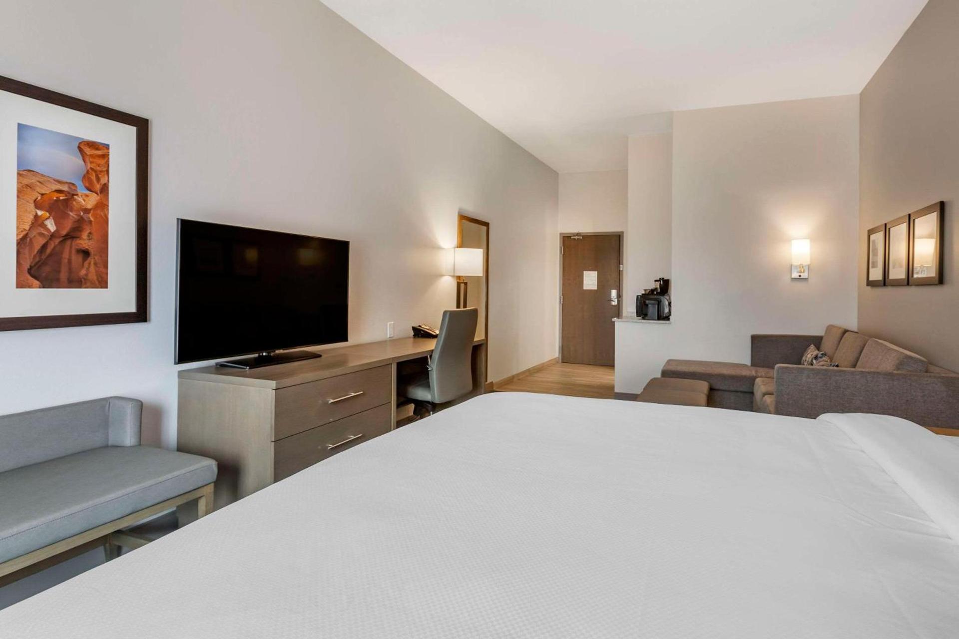 Comfort Suites Scottsdale Talking Stick Entertainment District photo 12