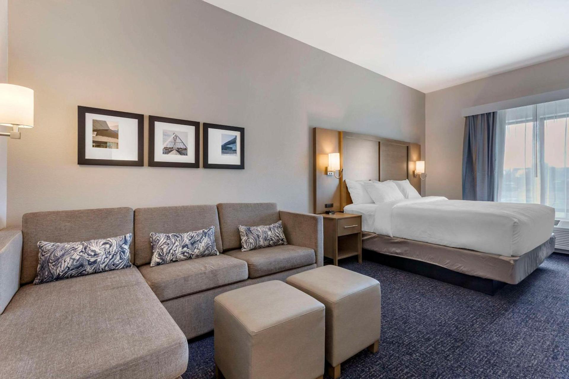 Comfort Suites Scottsdale Talking Stick Entertainment District photo 10
