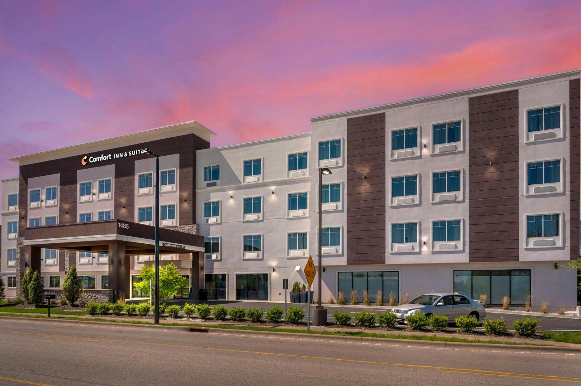 Comfort Inn & Suites Clarksville - Louisville North — hotel in Clarksville