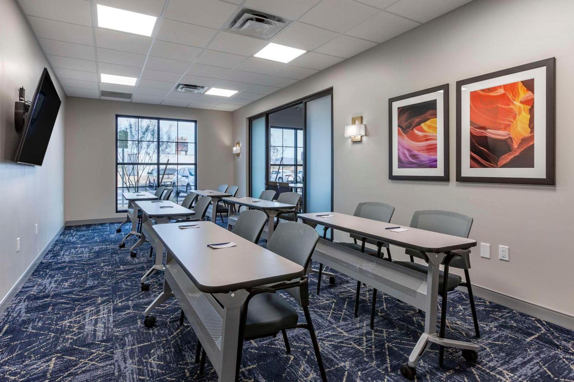 Comfort Suites Scottsdale Talking Stick Entertainment District photo 23