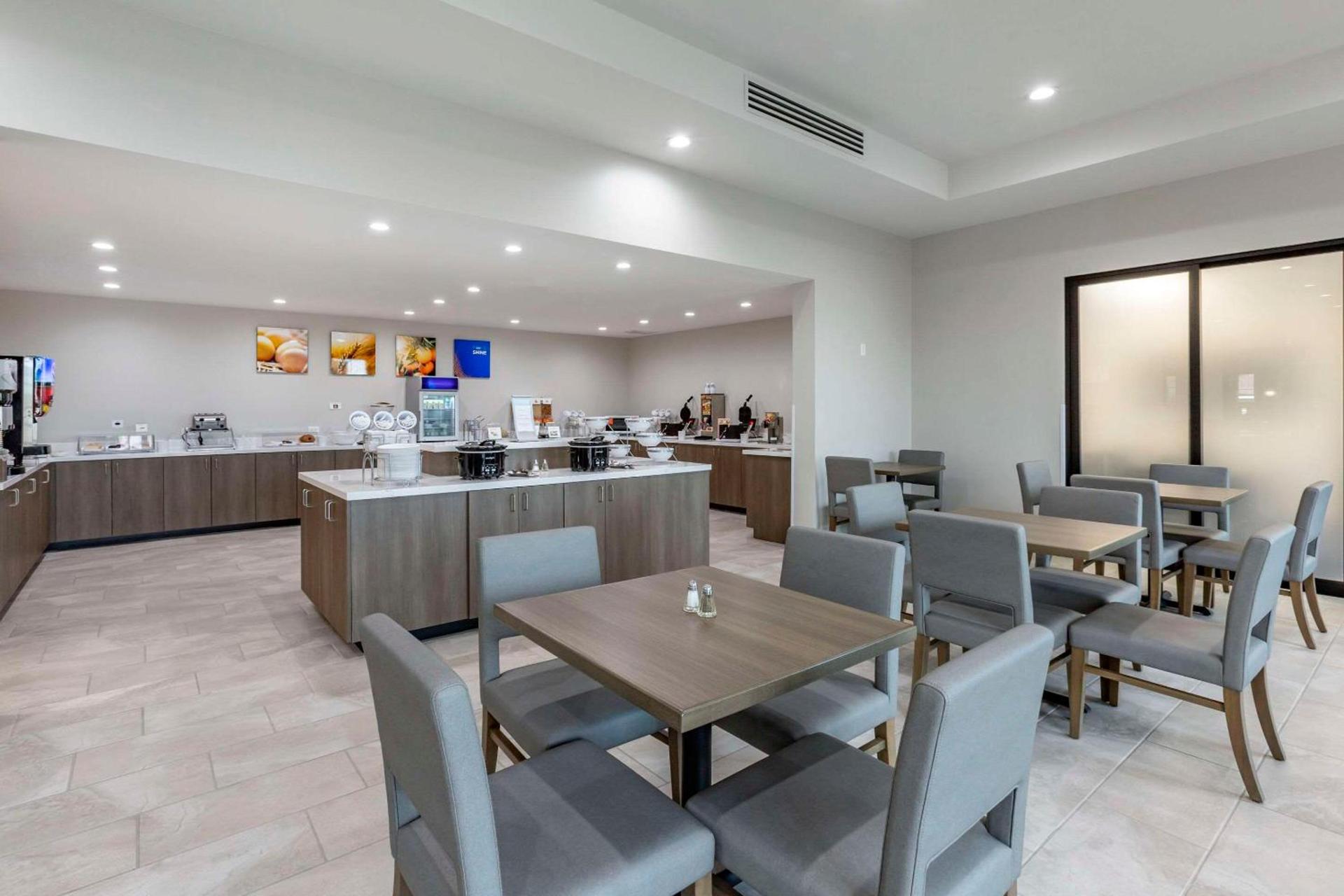 Comfort Suites Scottsdale Talking Stick Entertainment District photo 24