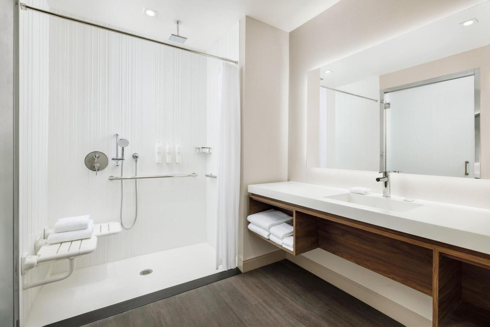 AC Hotel by Marriott Newtown Square photo 12