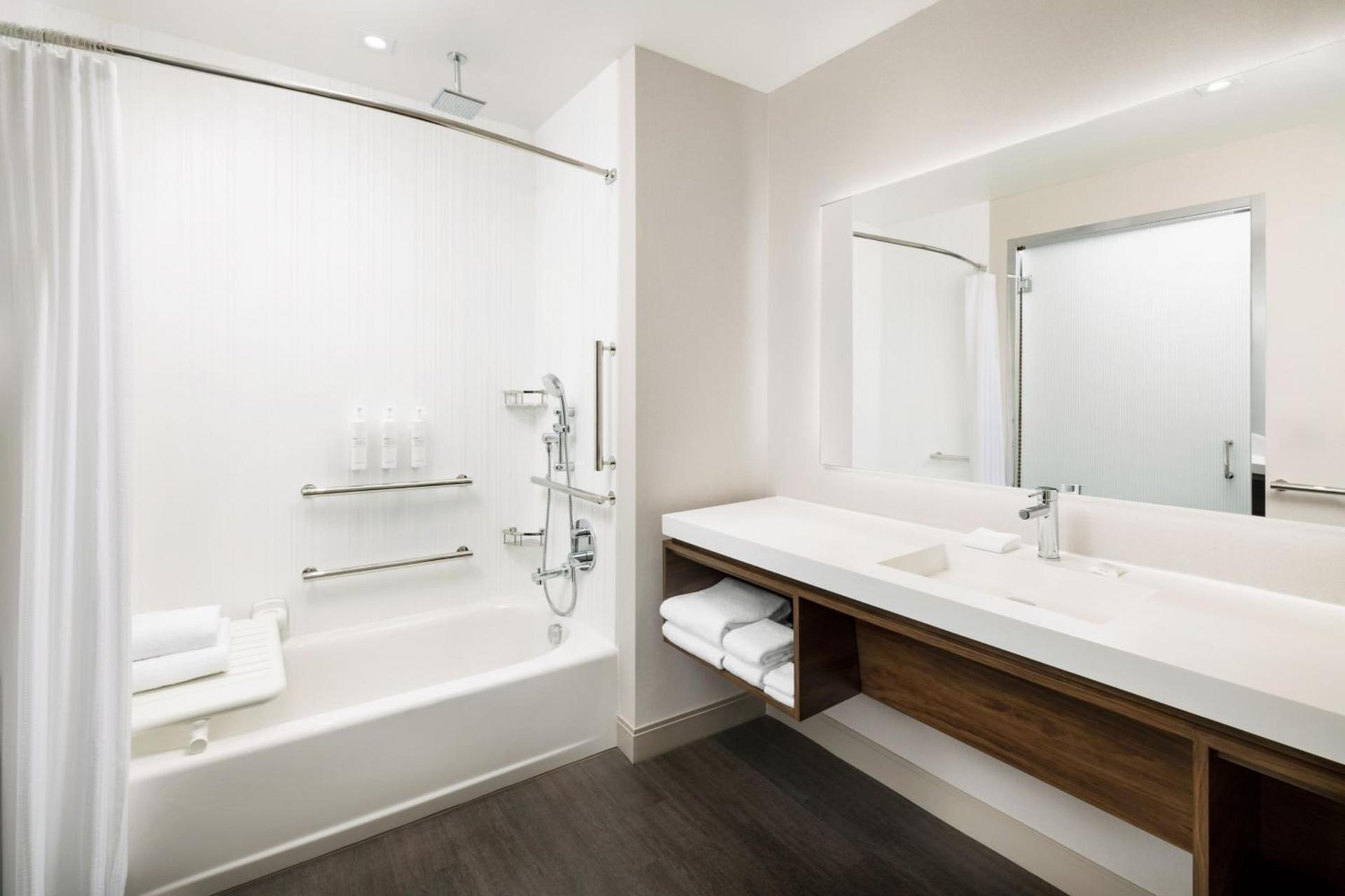 AC Hotel by Marriott Newtown Square photo 13