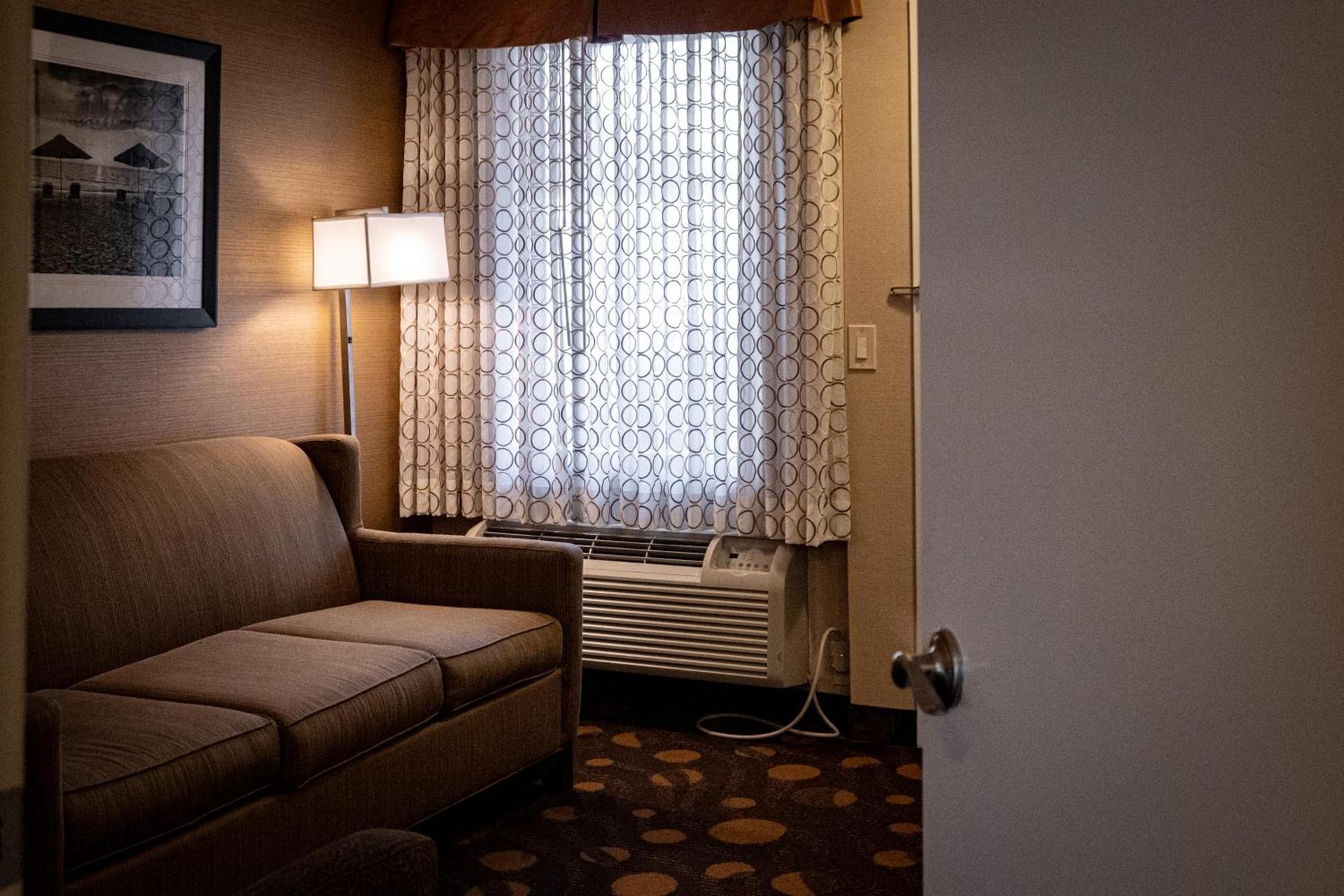 Best Western Plus Suites Hotel Coronado Island photo 31