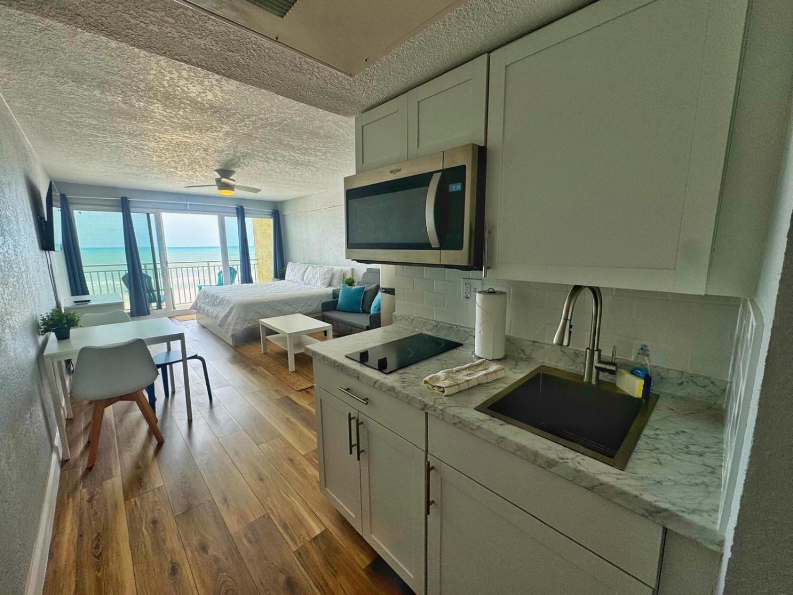 Daytona Inn Studios photo 16