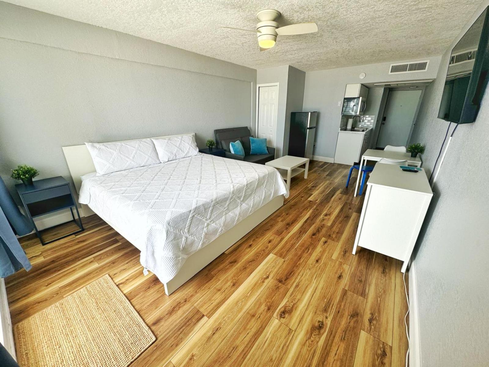 Daytona Inn Studios photo 17