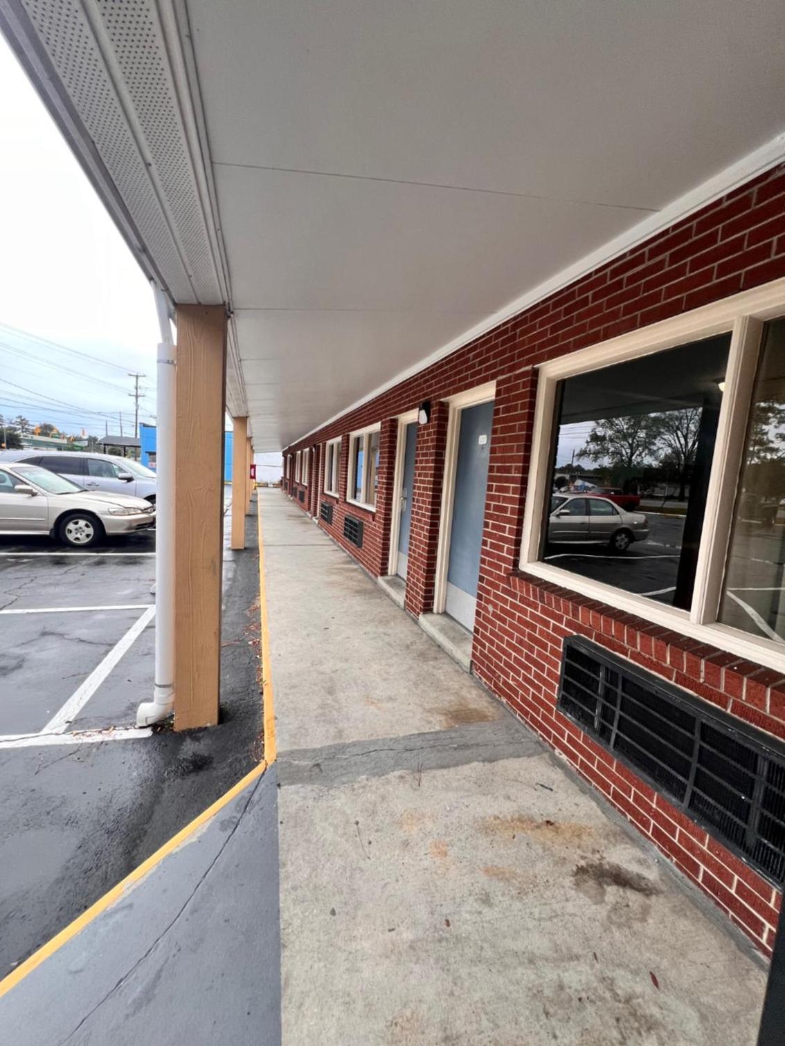 Budget Inn Jacksonville photo 2
