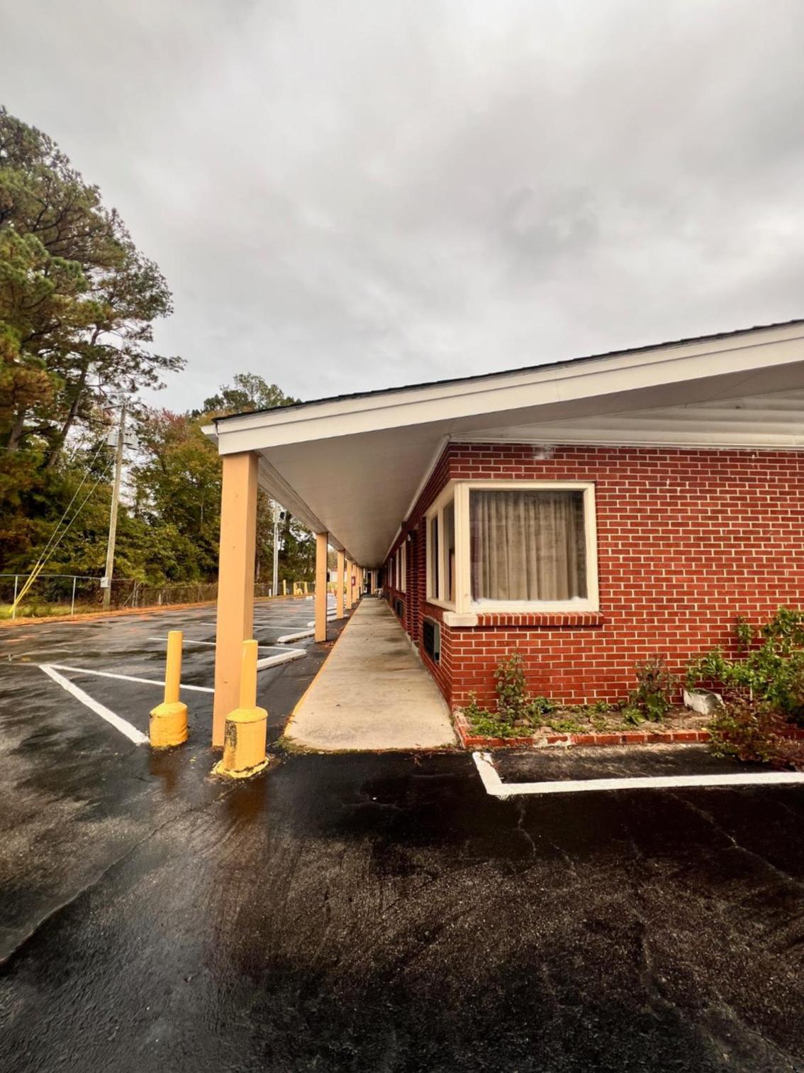 Budget Inn Jacksonville photo 9