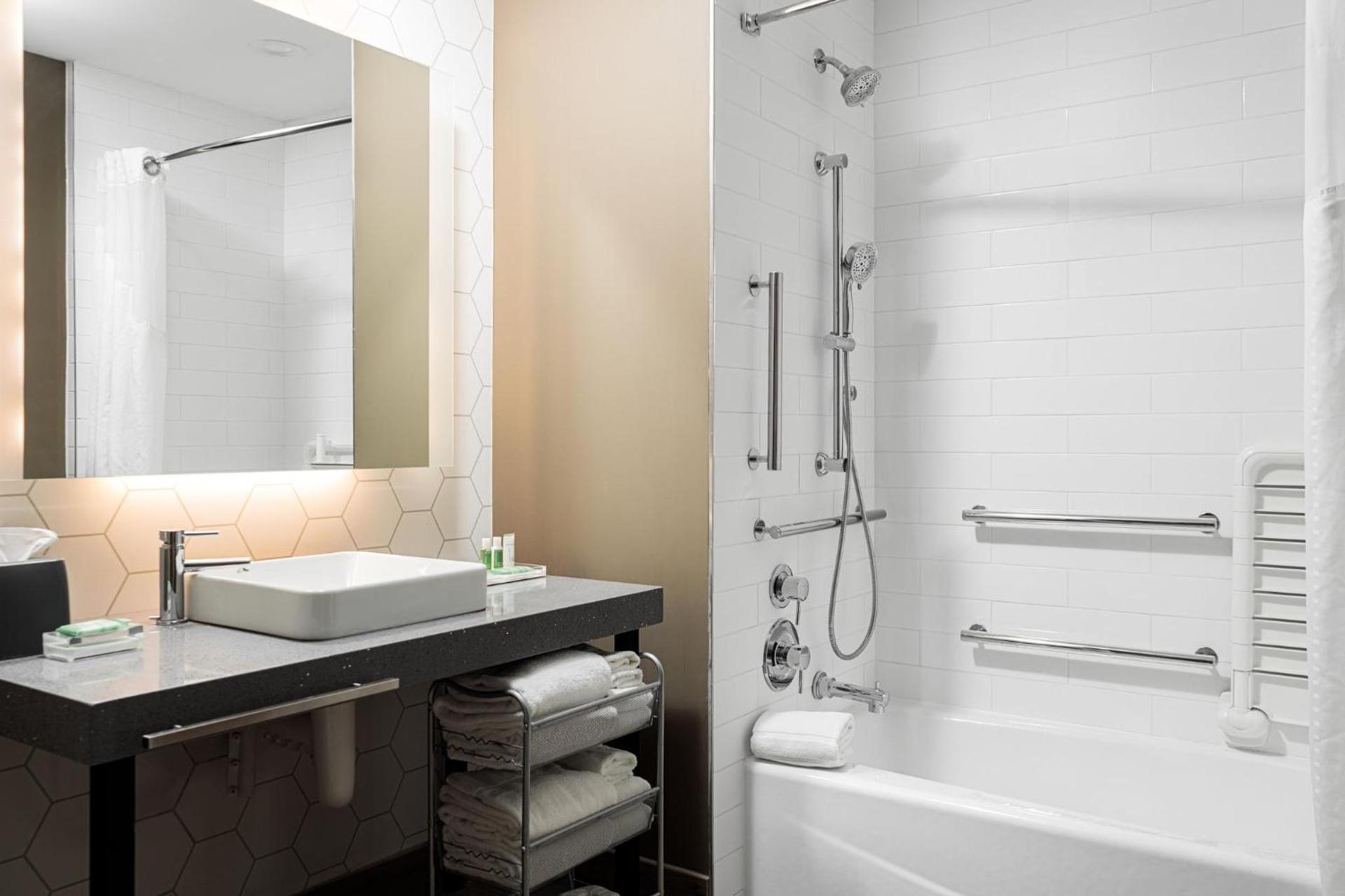 Holiday Inn & Suites Nashville Downtown - Broadway by IHG photo 54
