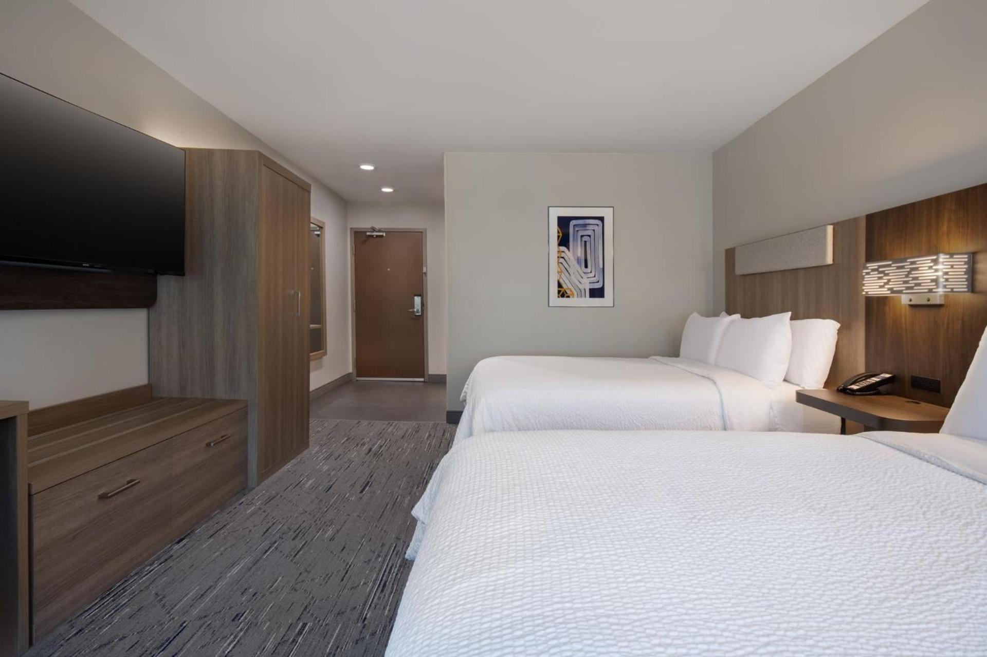 Holiday Inn Express & Suites Muskegon - Grand Haven by IHG photo 45