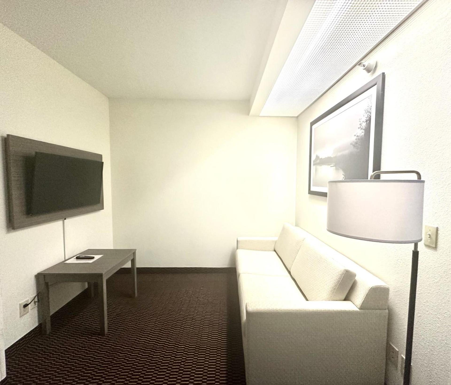 Ramada by Wyndham Columbia photo 46