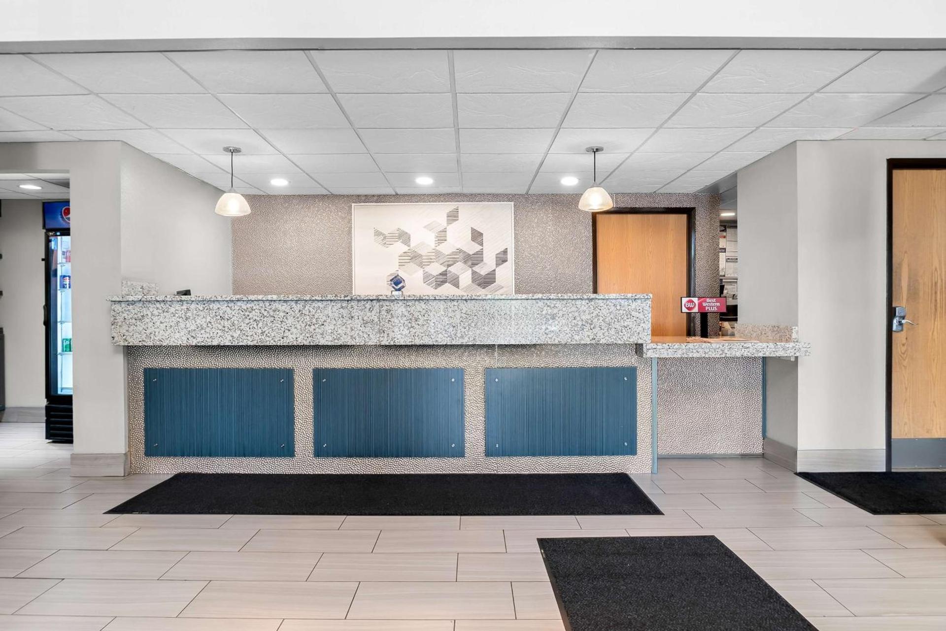 Best Western Plus Flint Airport Inn & Suites photo 2
