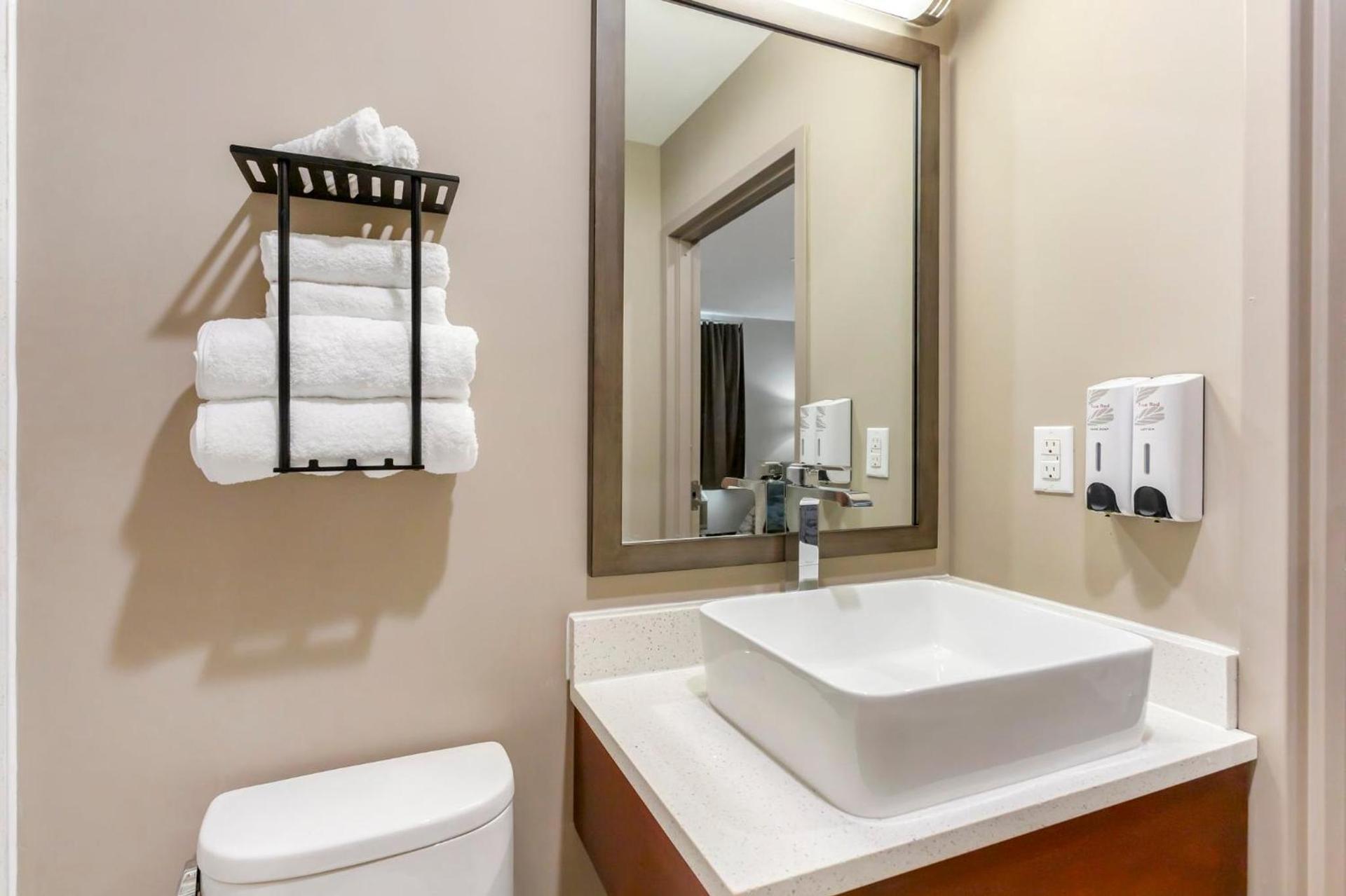 Red Roof Inn PLUS Jamaica, NY - JFK Airport photo 39