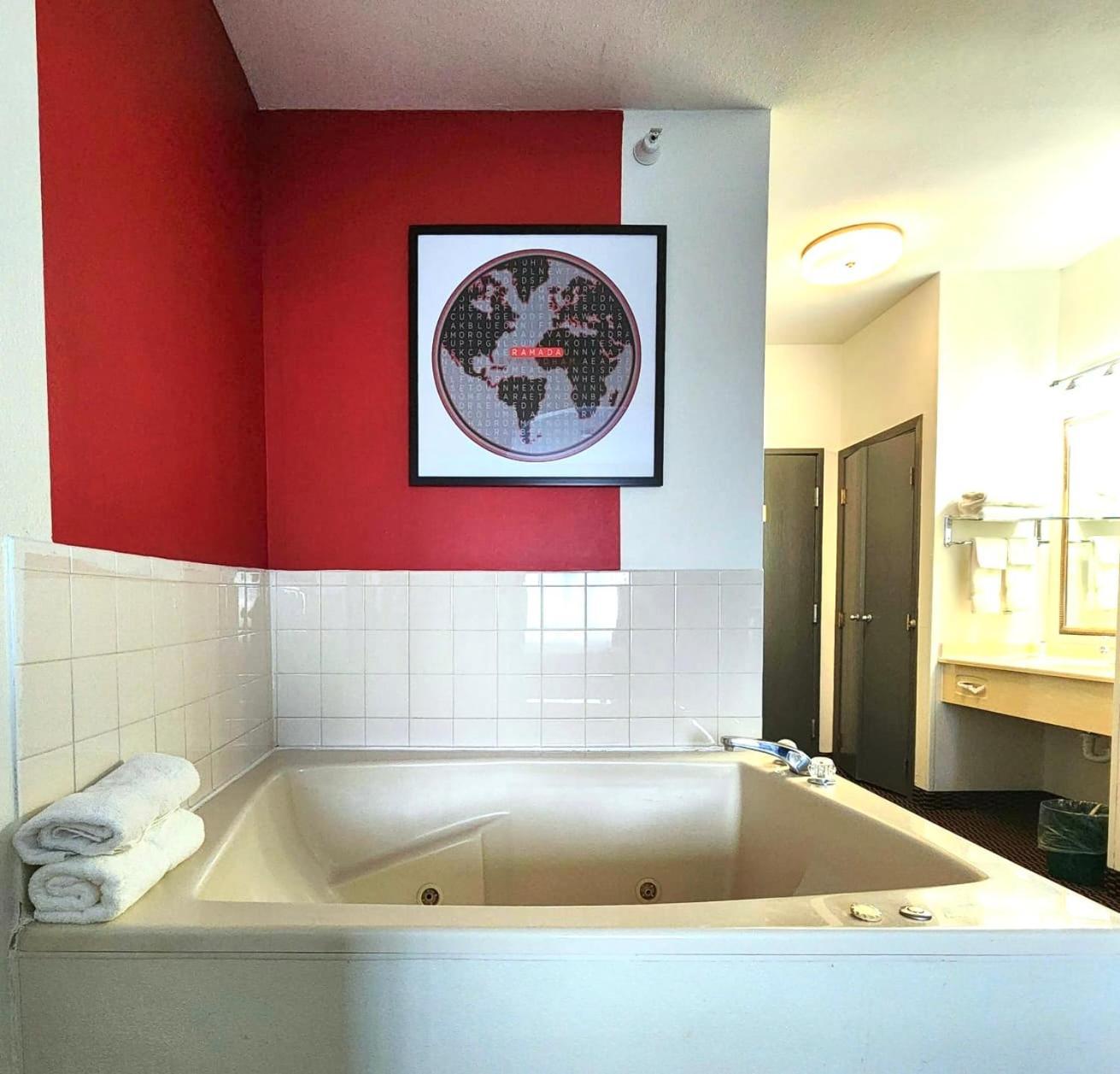 Ramada by Wyndham Columbia photo 48