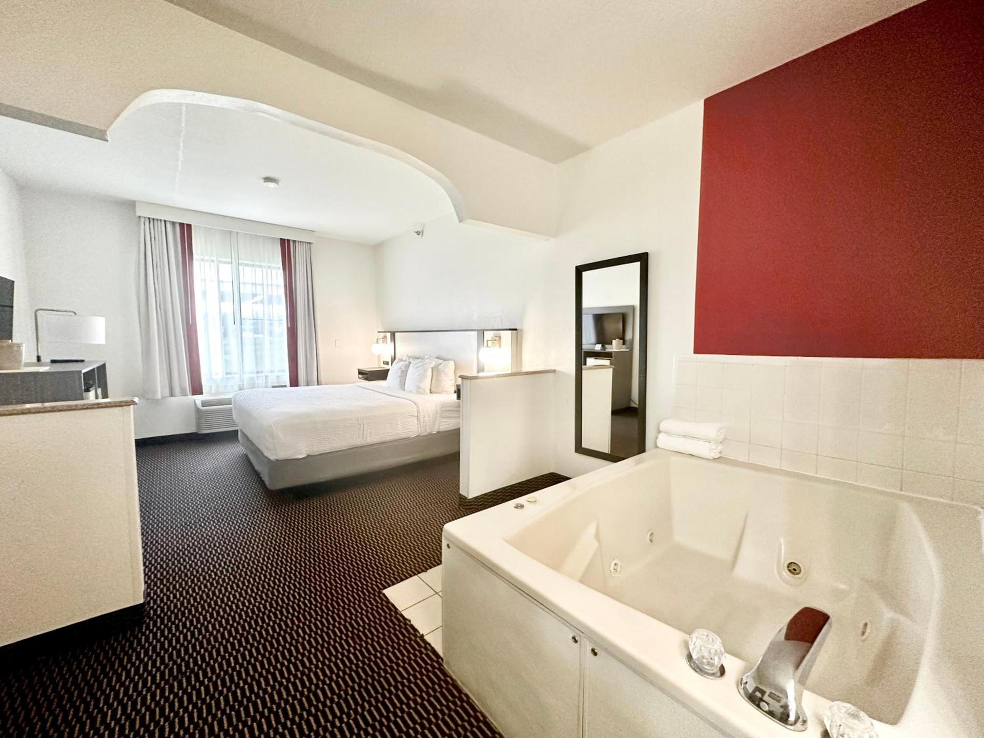 Ramada by Wyndham Columbia photo 51