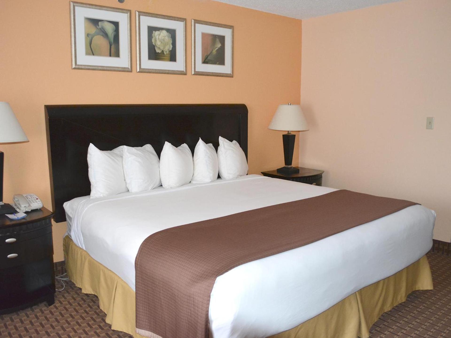 Baymont by Wyndham East Windsor Bradley Airport photo 2