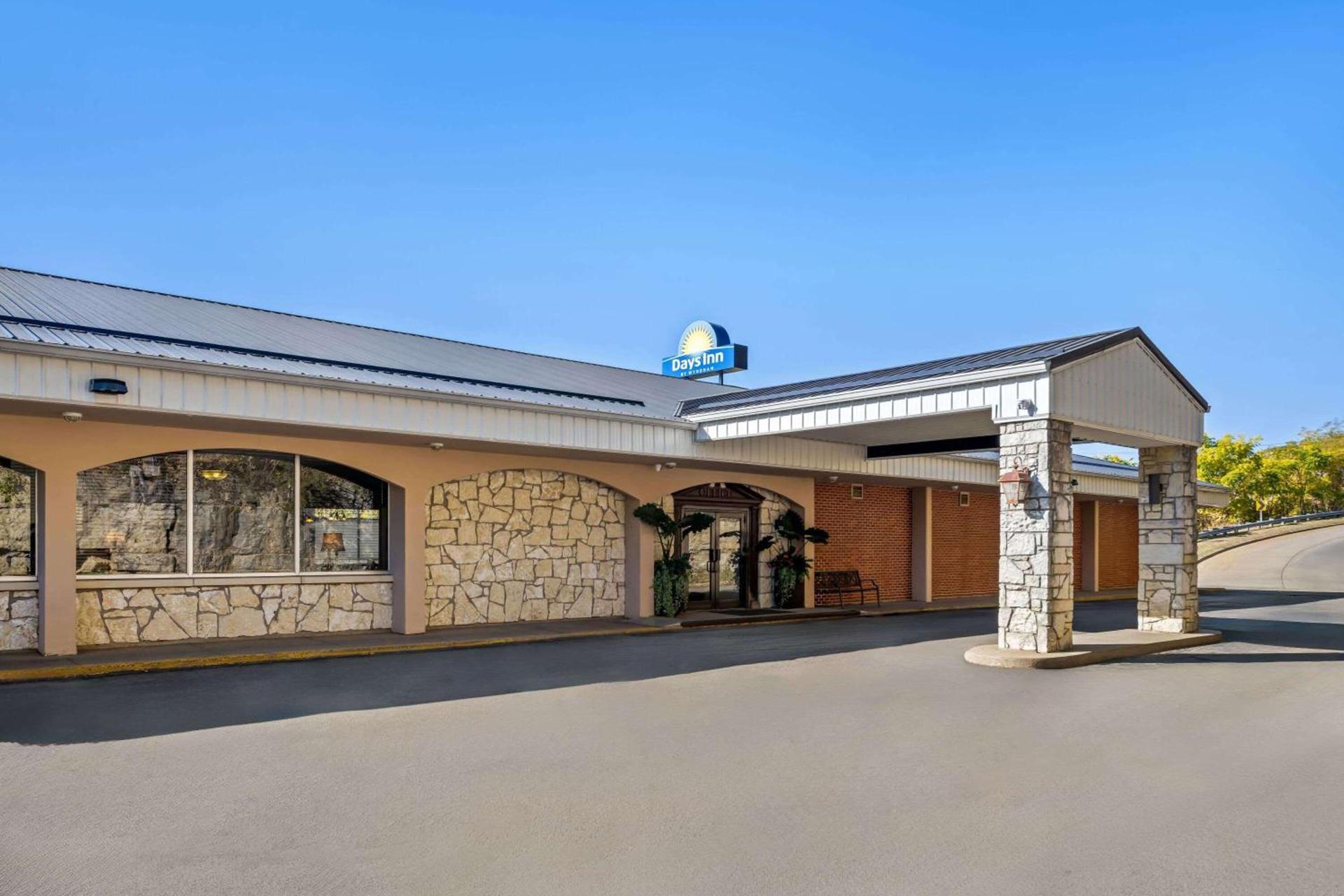 Days Inn by Wyndham Dubuque photo 6
